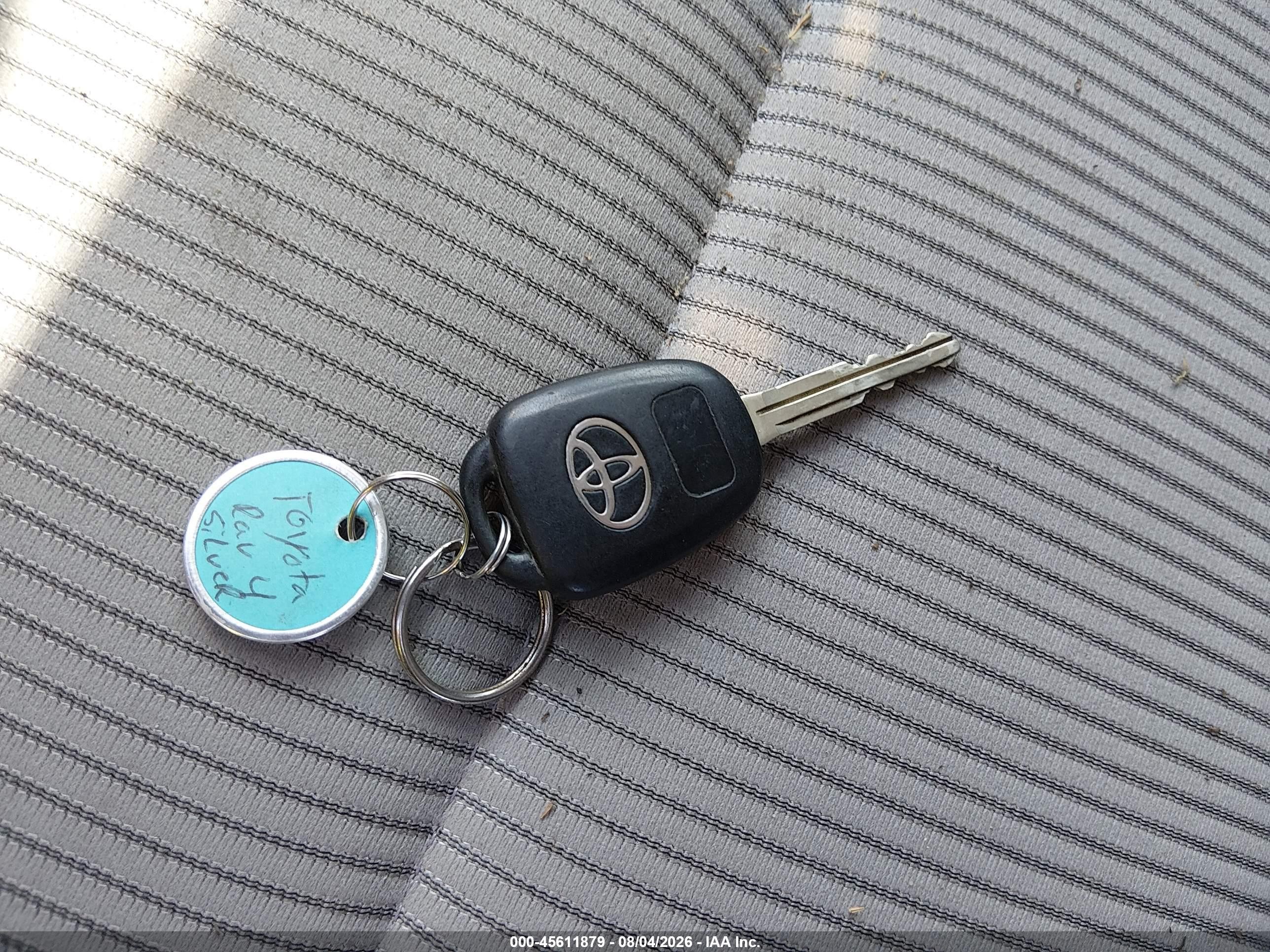 2014 Toyota Rav4 Le Silver vin: JTMBFREV4ED094075