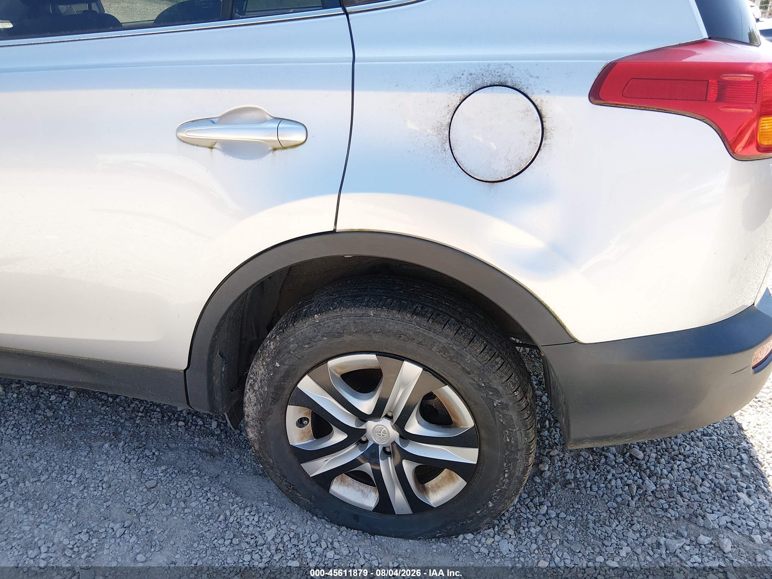 2014 Toyota Rav4 Le Silver vin: JTMBFREV4ED094075