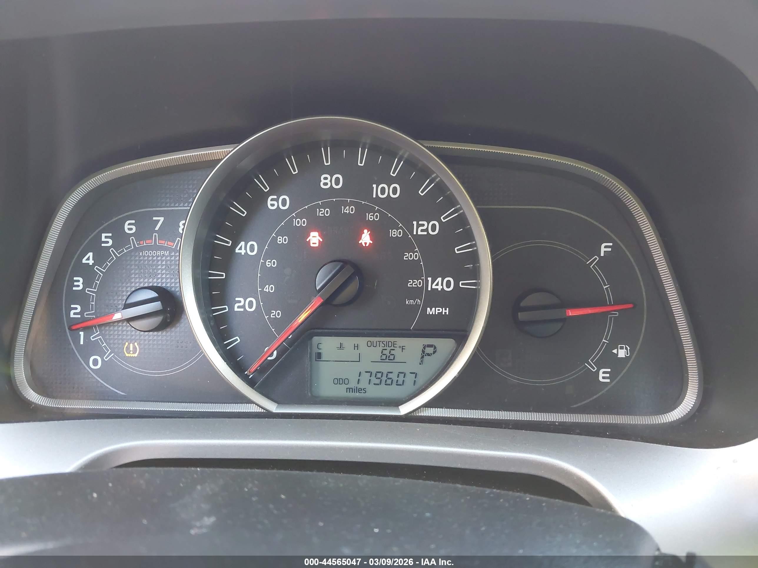 2014 Toyota Rav4 Le White vin: JTMBFREV4EJ009270