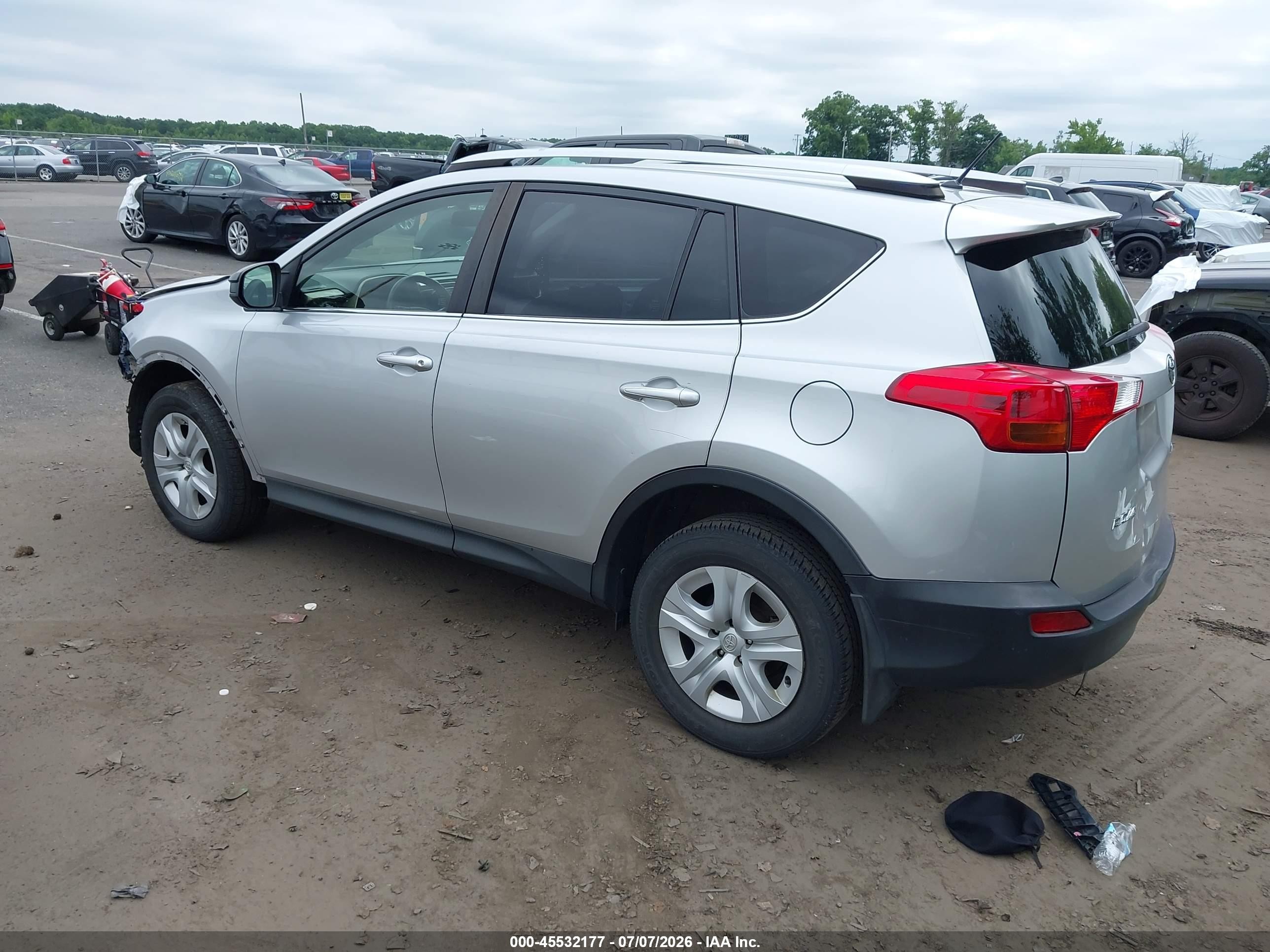 2015 Toyota Rav4 Le Gray vin: JTMBFREV4FD159766