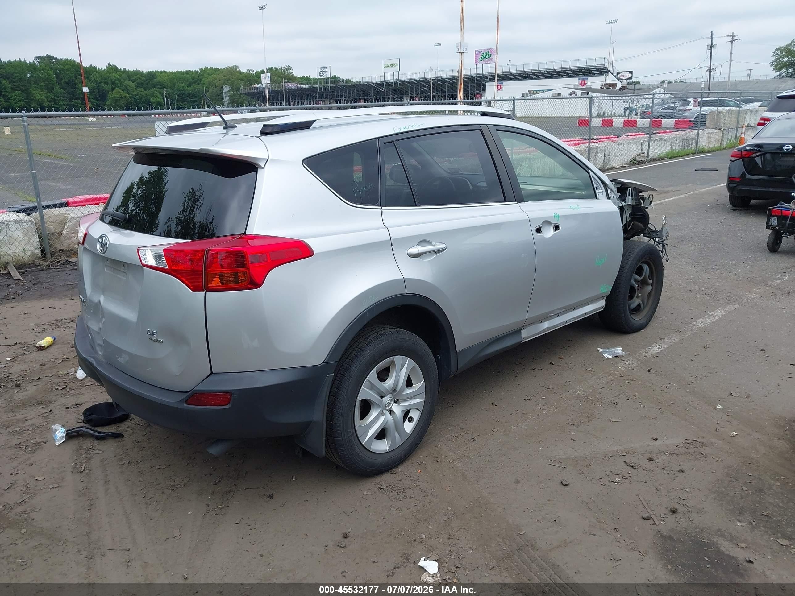 2015 Toyota Rav4 Le Gray vin: JTMBFREV4FD159766