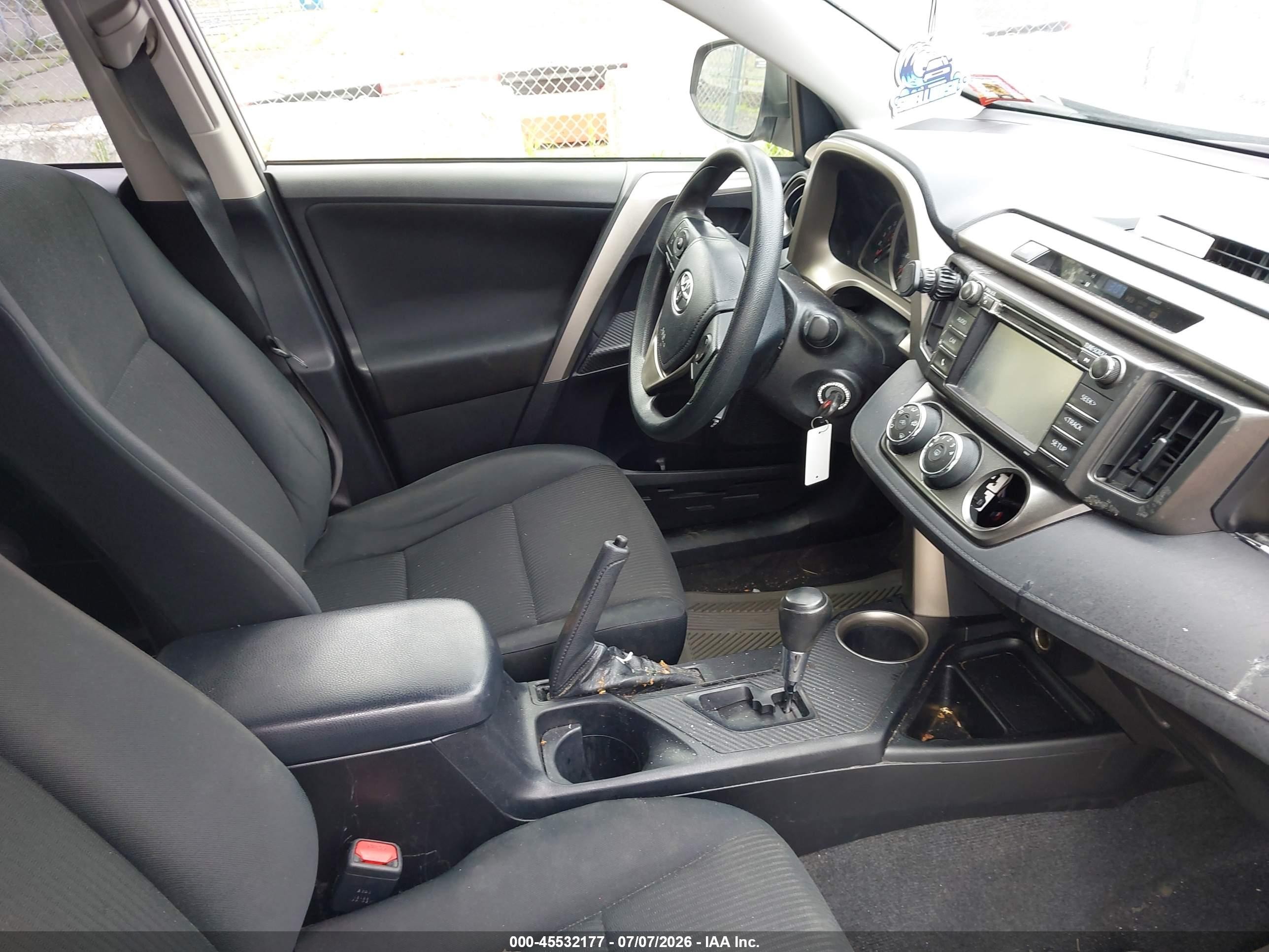 2015 Toyota Rav4 Le Gray vin: JTMBFREV4FD159766