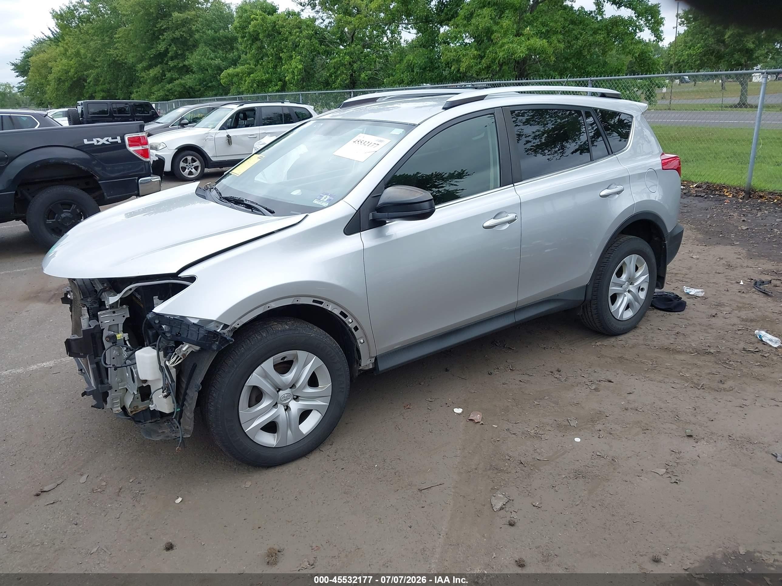 2015 Toyota Rav4 Le Gray vin: JTMBFREV4FD159766
