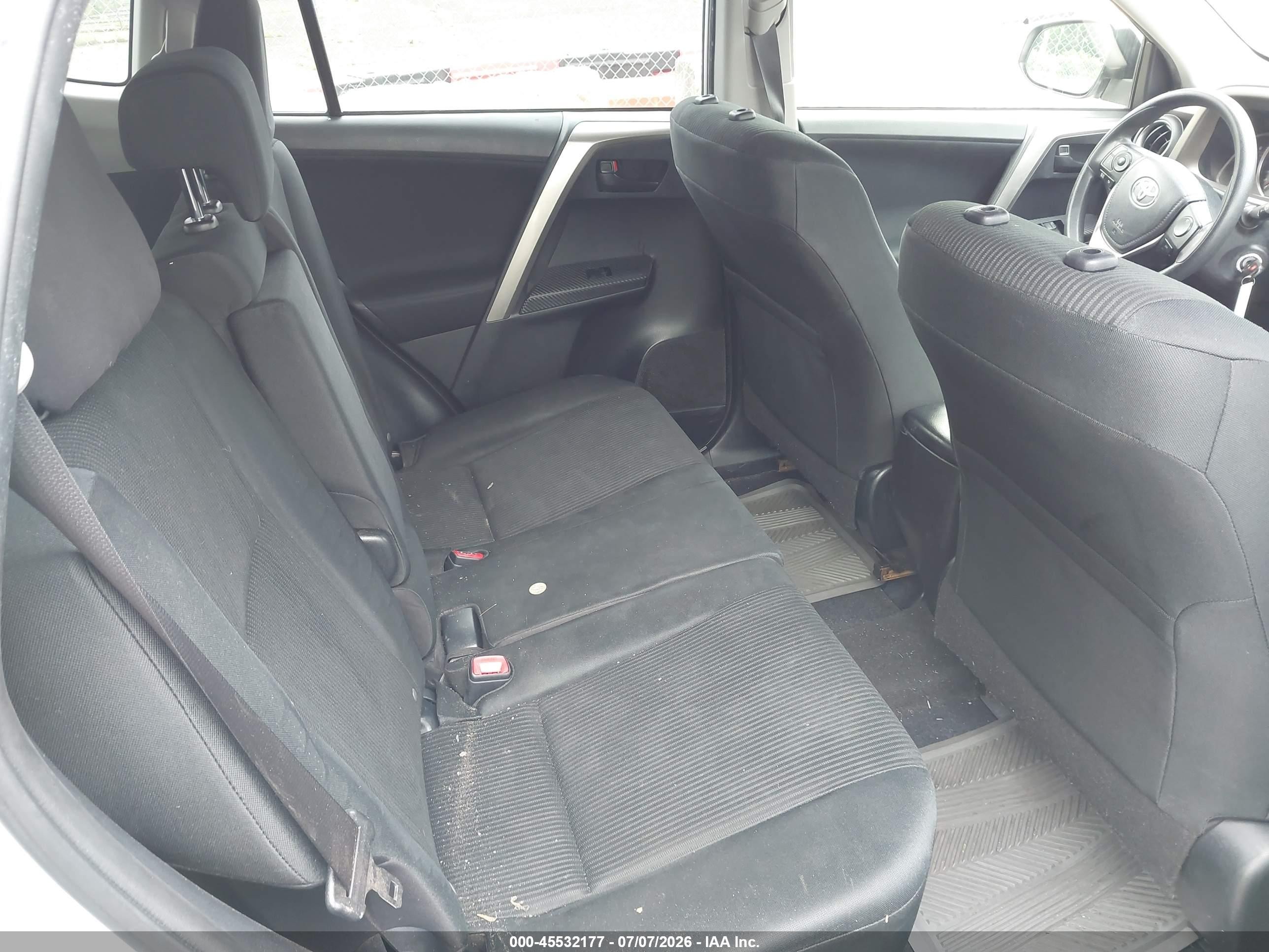 2015 Toyota Rav4 Le Gray vin: JTMBFREV4FD159766