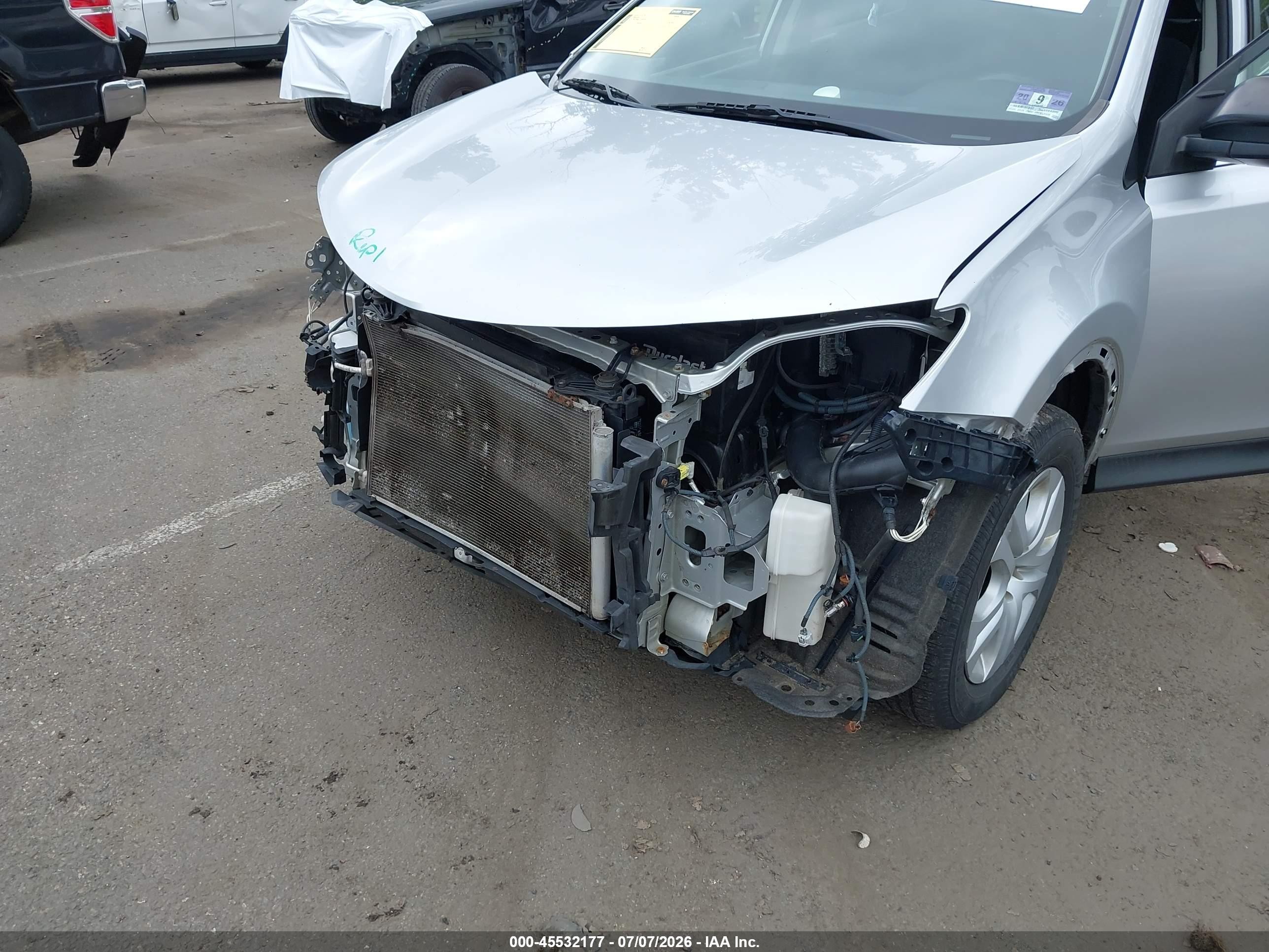 2015 Toyota Rav4 Le Gray vin: JTMBFREV4FD159766