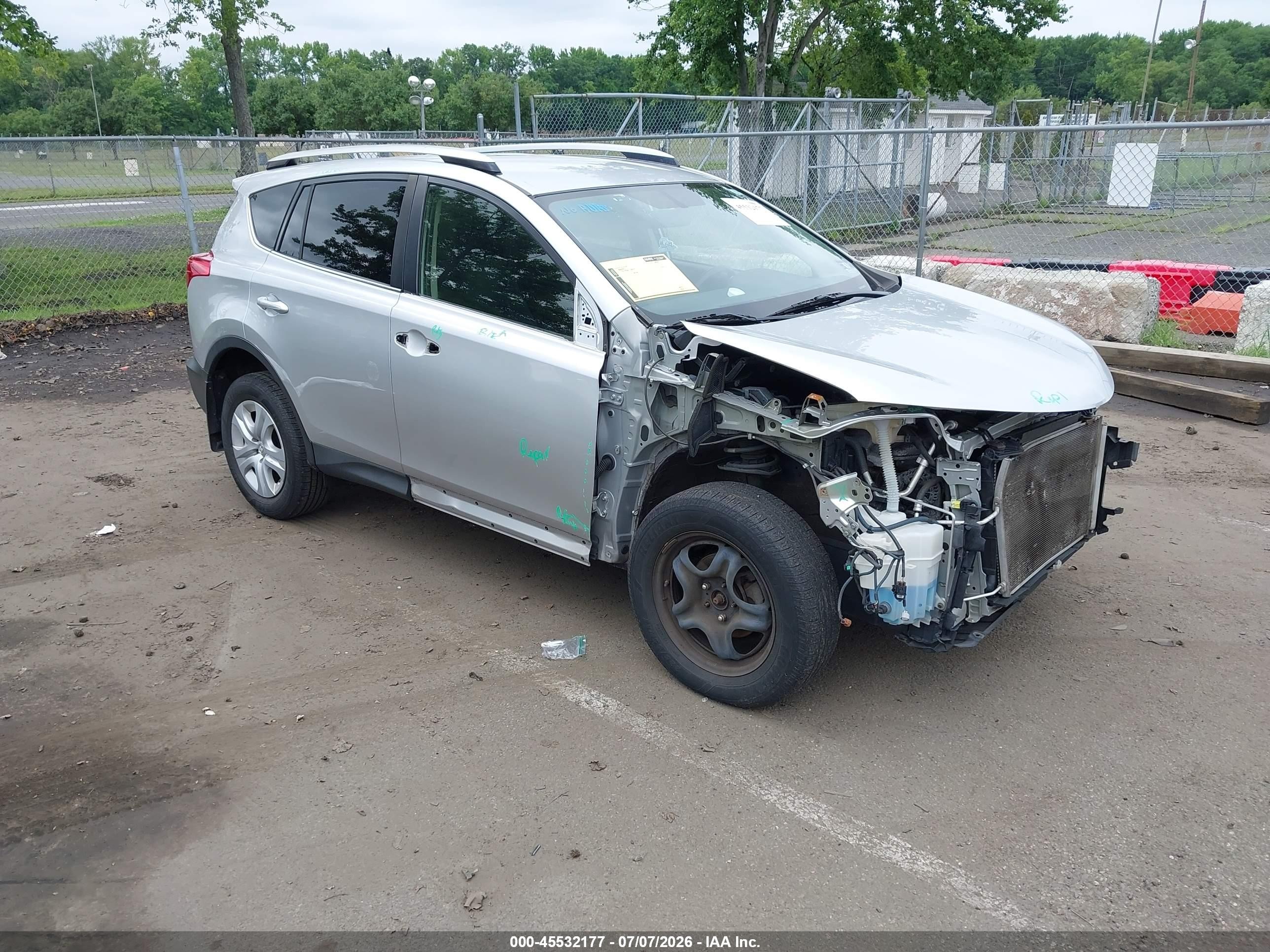 2015 Toyota Rav4 Le Gray vin: JTMBFREV4FD159766