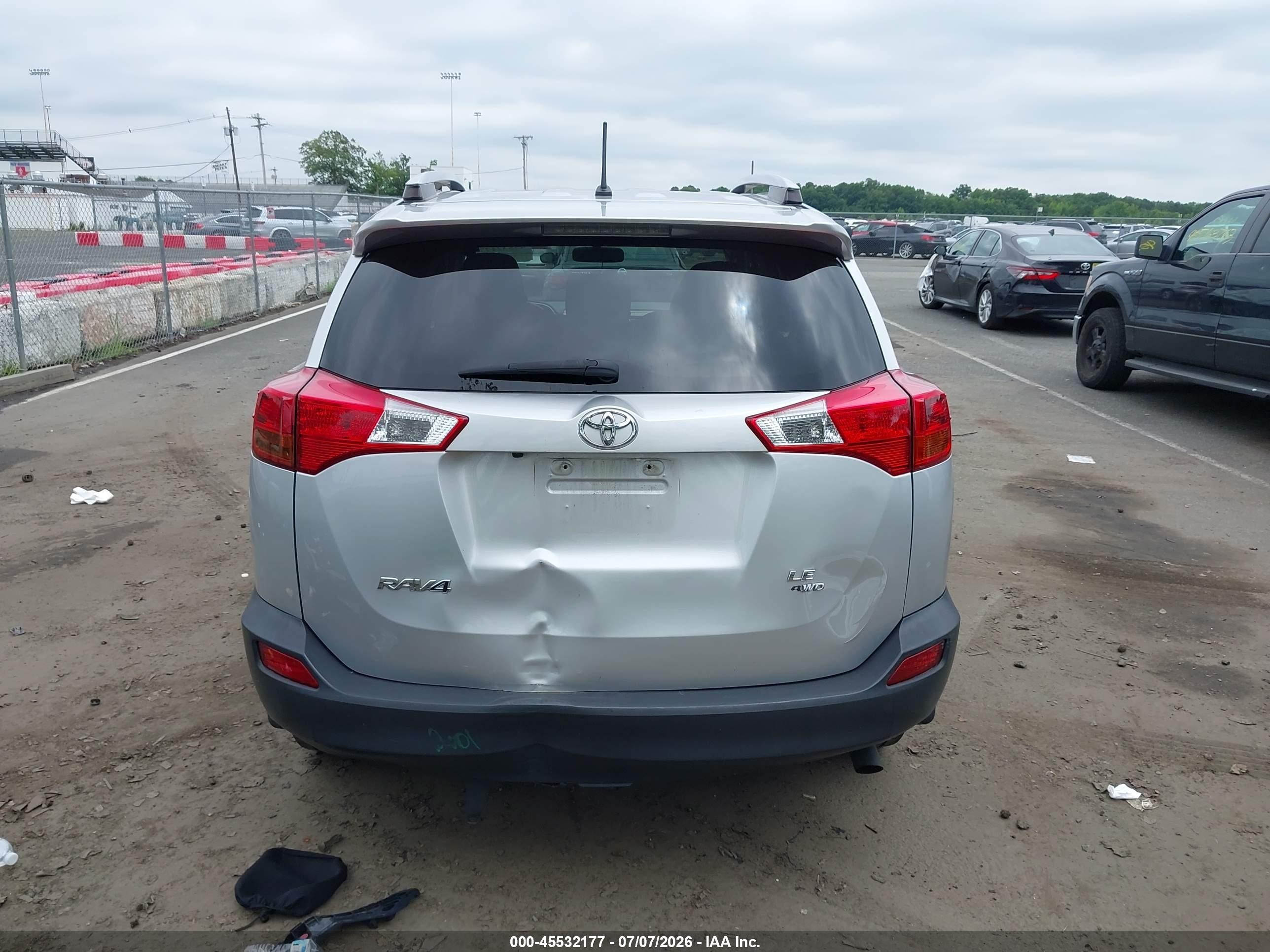 2015 Toyota Rav4 Le Gray vin: JTMBFREV4FD159766