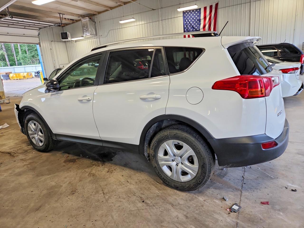 2015 Toyota Rav4 Le Белый vin: JTMBFREV4FD174428