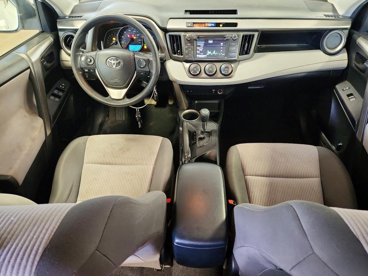 2015 Toyota Rav4 Le Белый vin: JTMBFREV4FD174428
