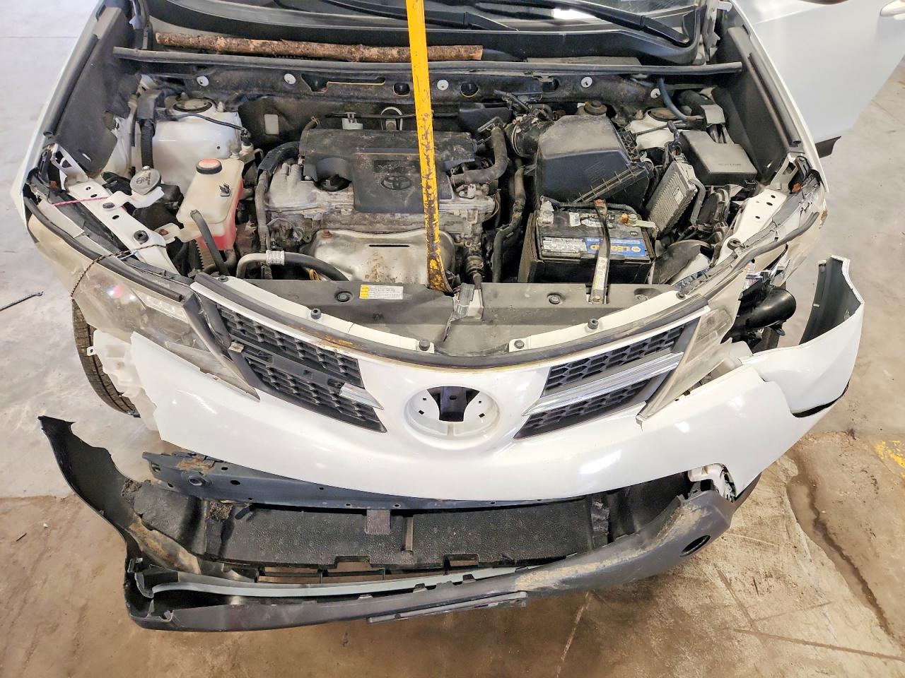 2015 Toyota Rav4 Le Белый vin: JTMBFREV4FD174428
