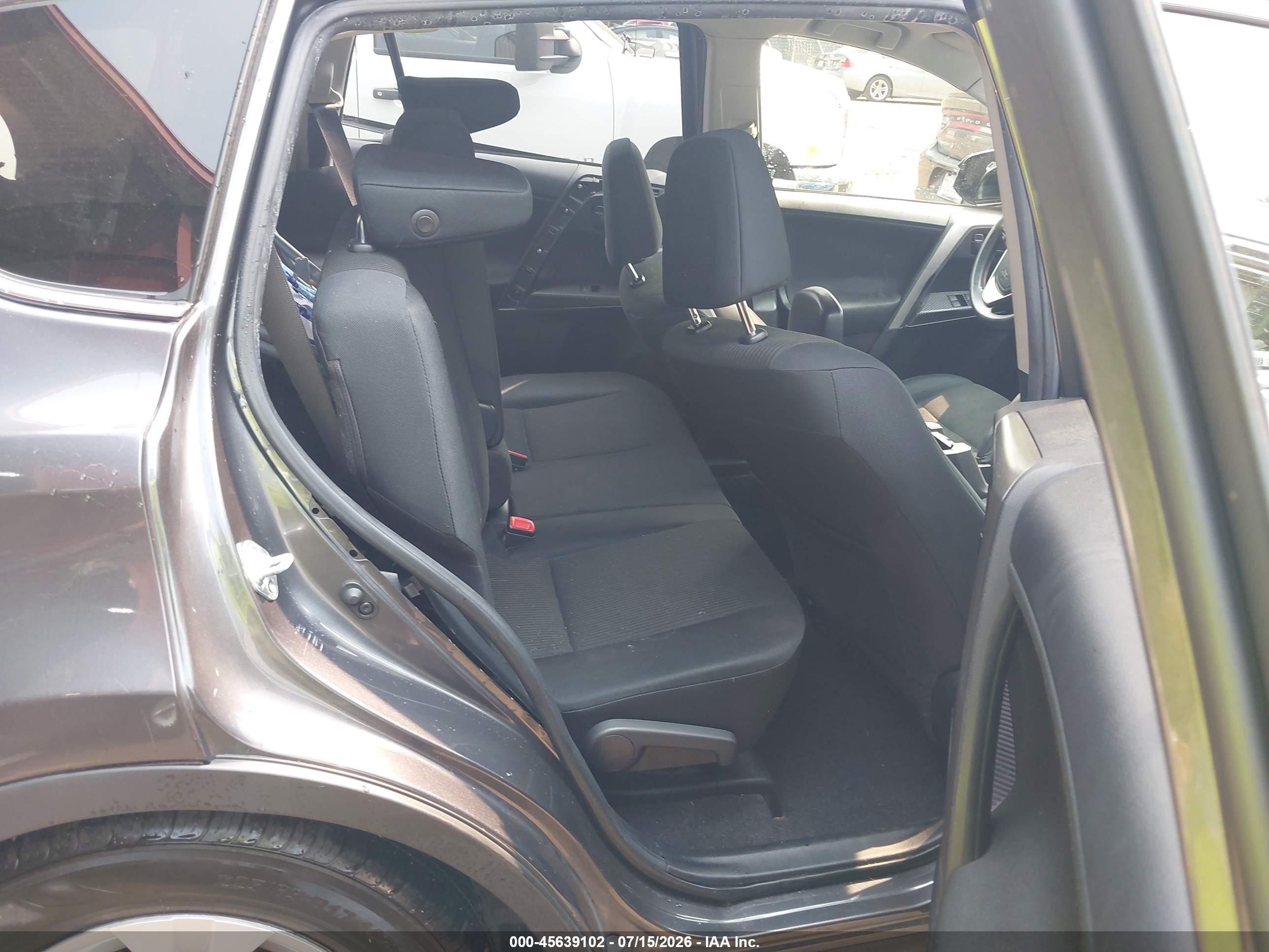 2015 Toyota Rav4 Le Gray vin: JTMBFREV4FJ015216