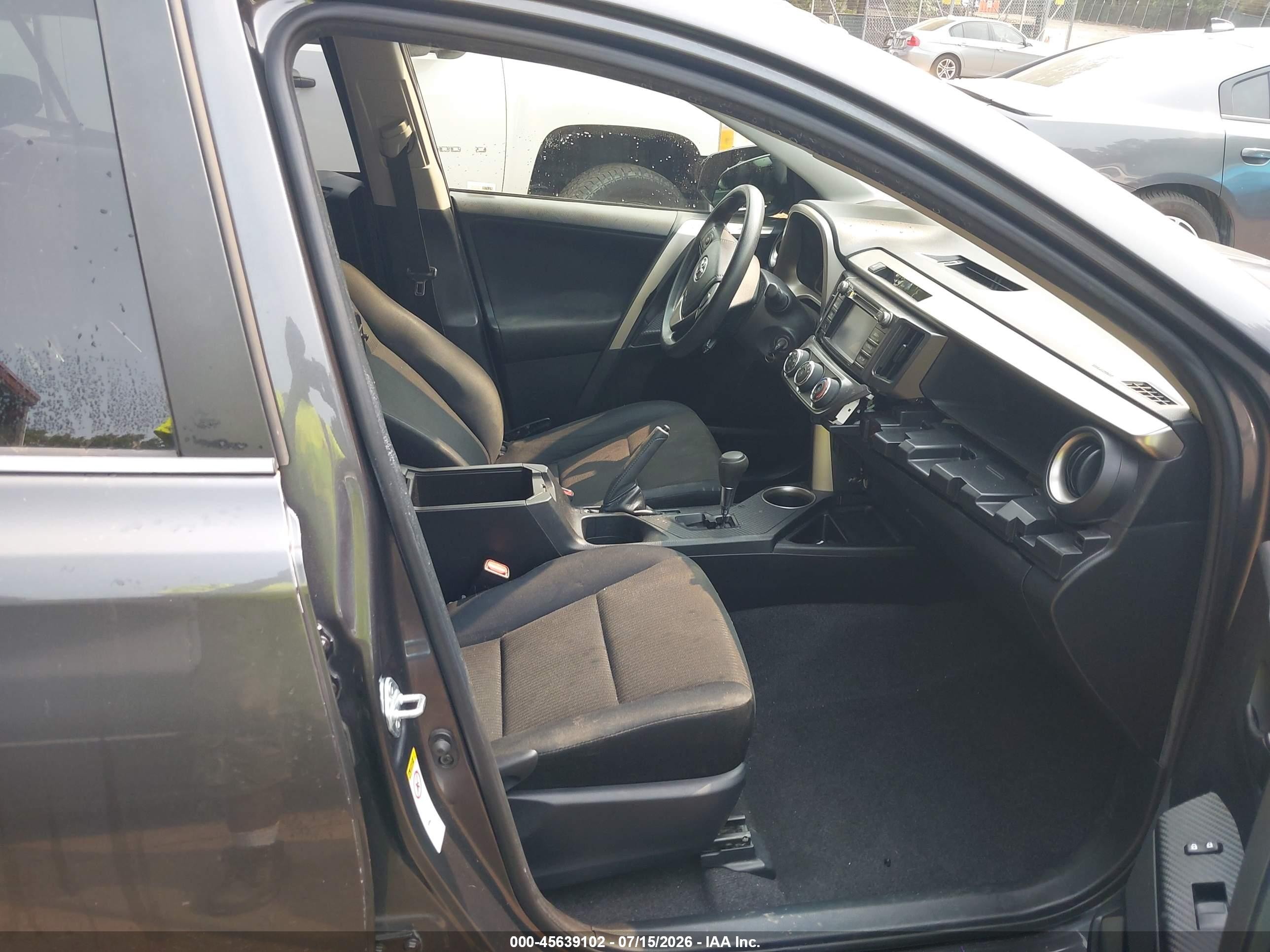 2015 Toyota Rav4 Le Gray vin: JTMBFREV4FJ015216