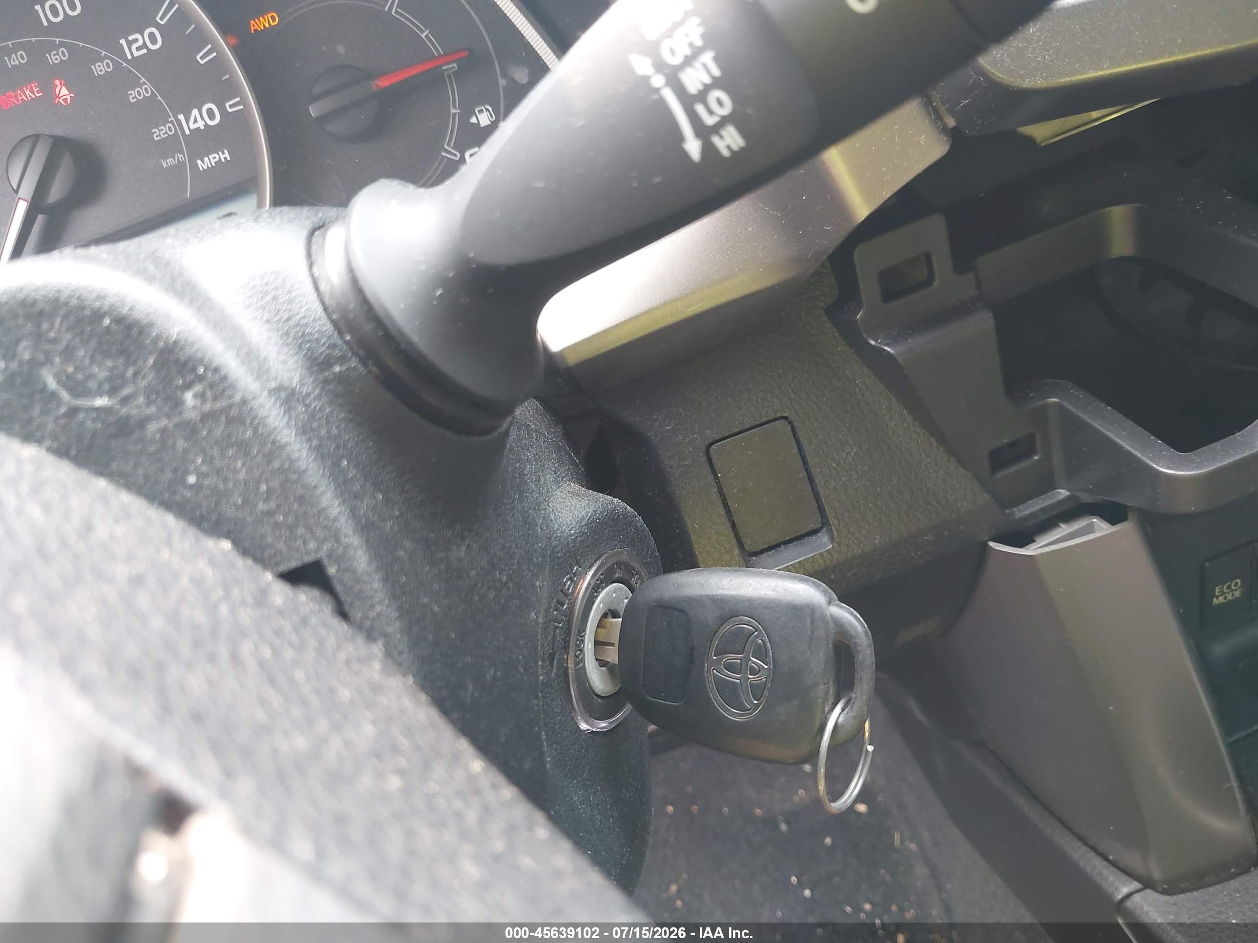 2015 Toyota Rav4 Le Gray vin: JTMBFREV4FJ015216