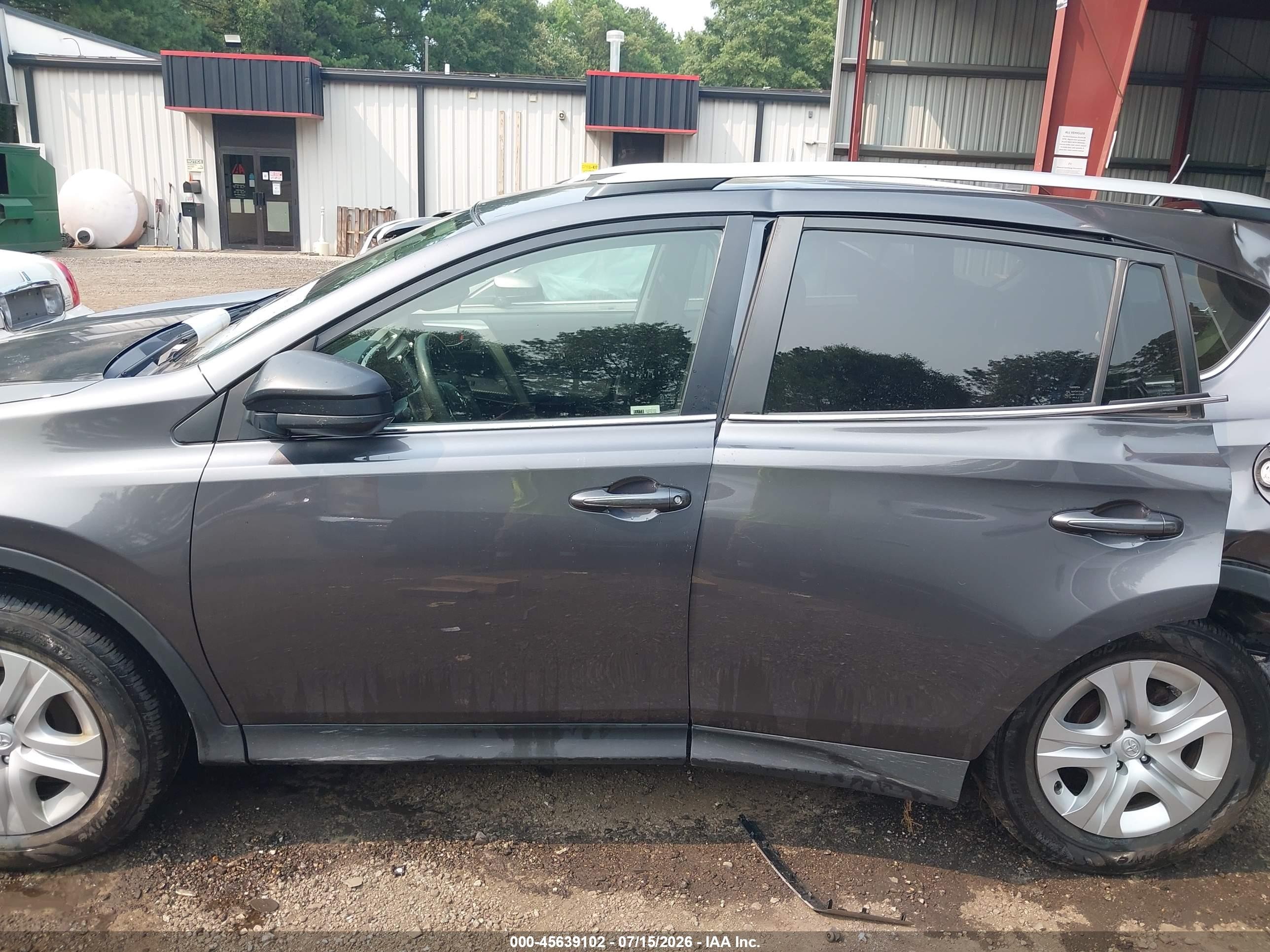 2015 Toyota Rav4 Le Gray vin: JTMBFREV4FJ015216