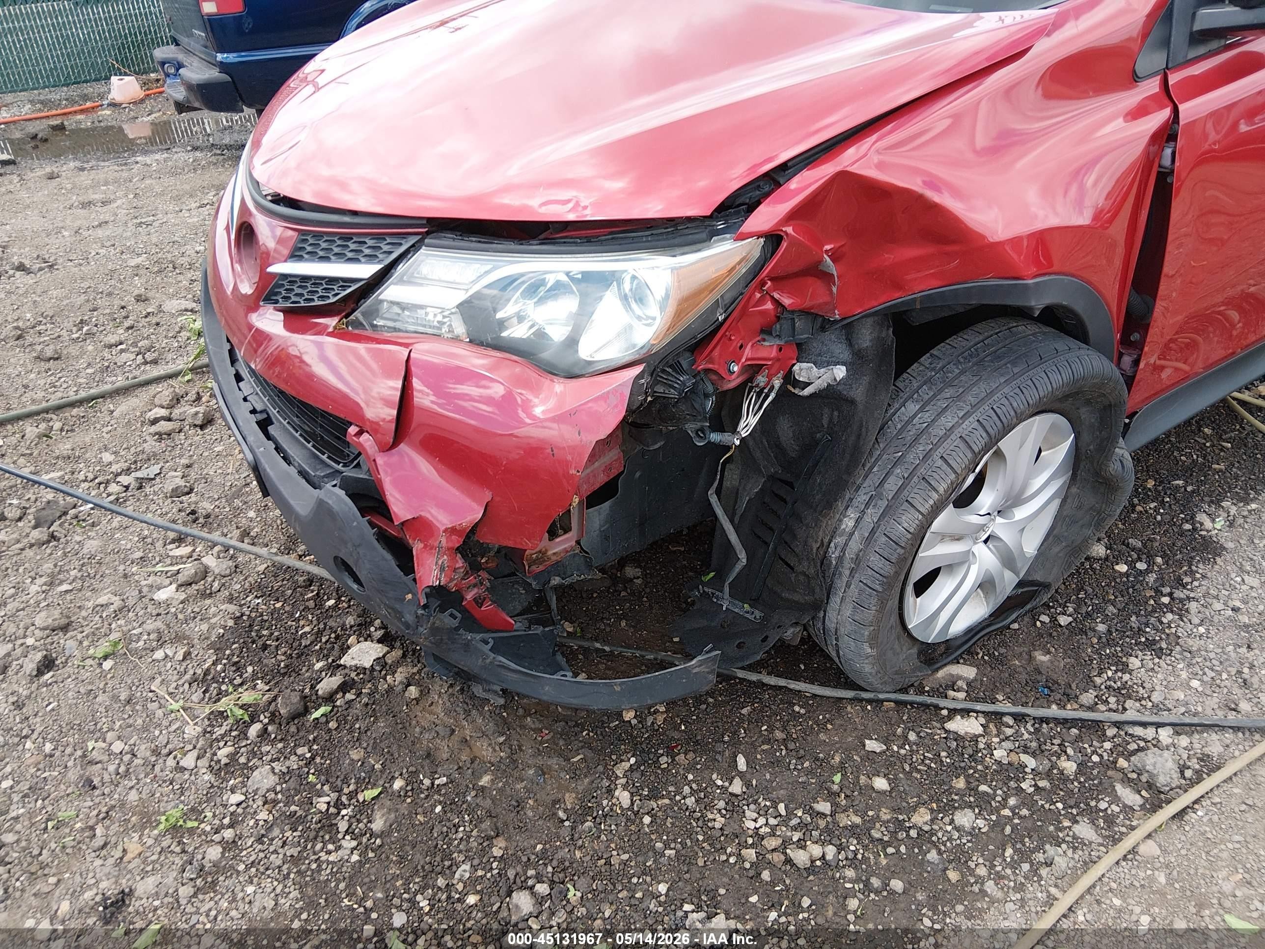 2015 Toyota Rav4 Le Красный vin: JTMBFREV4FJ030332