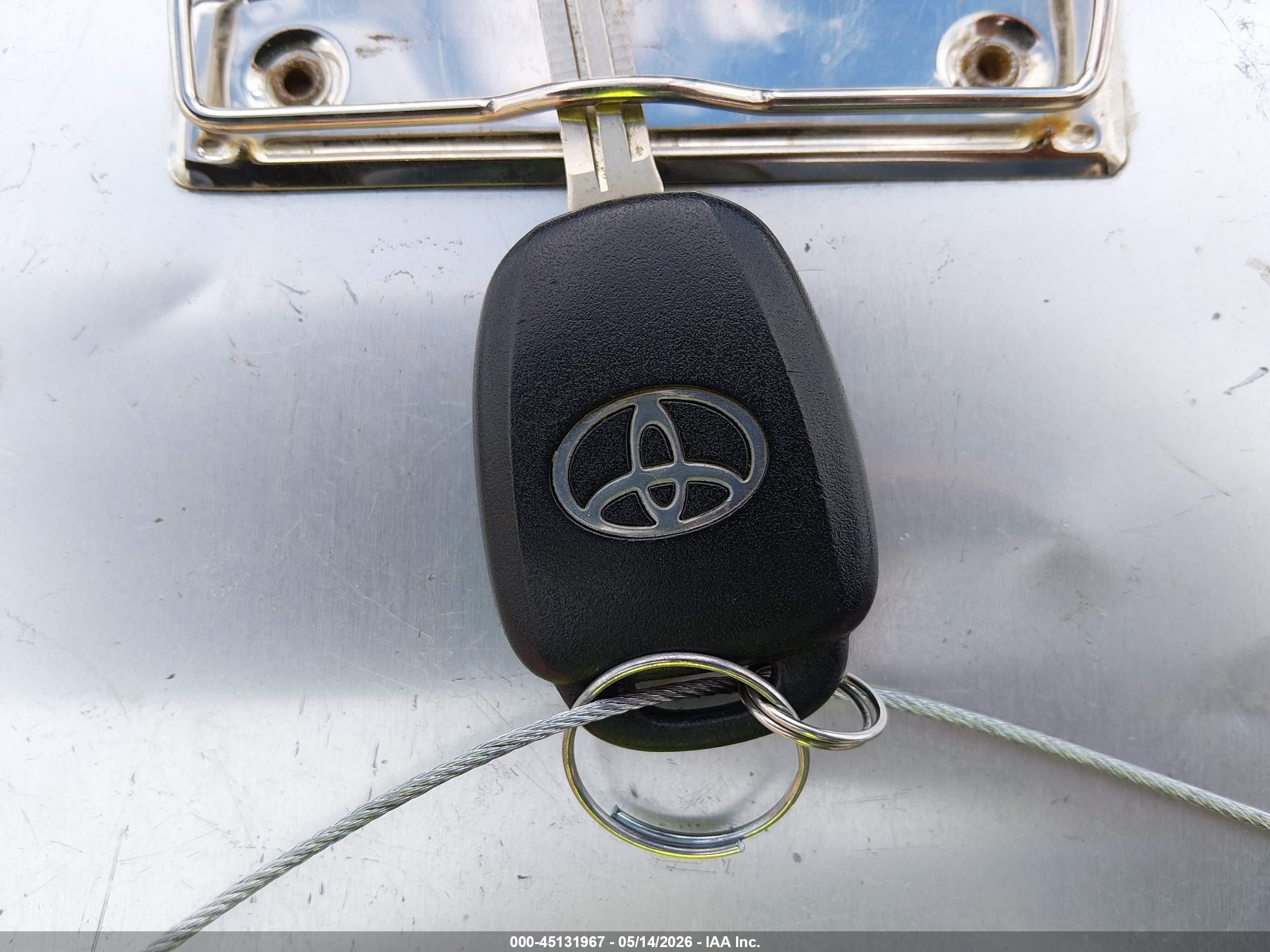 2015 Toyota Rav4 Le Красный vin: JTMBFREV4FJ030332