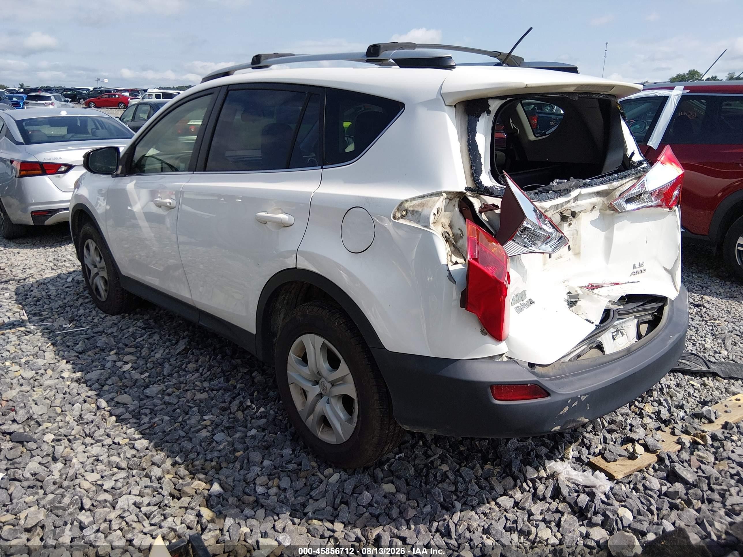 2015 Toyota Rav4 Le White vin: JTMBFREV4FJ047387
