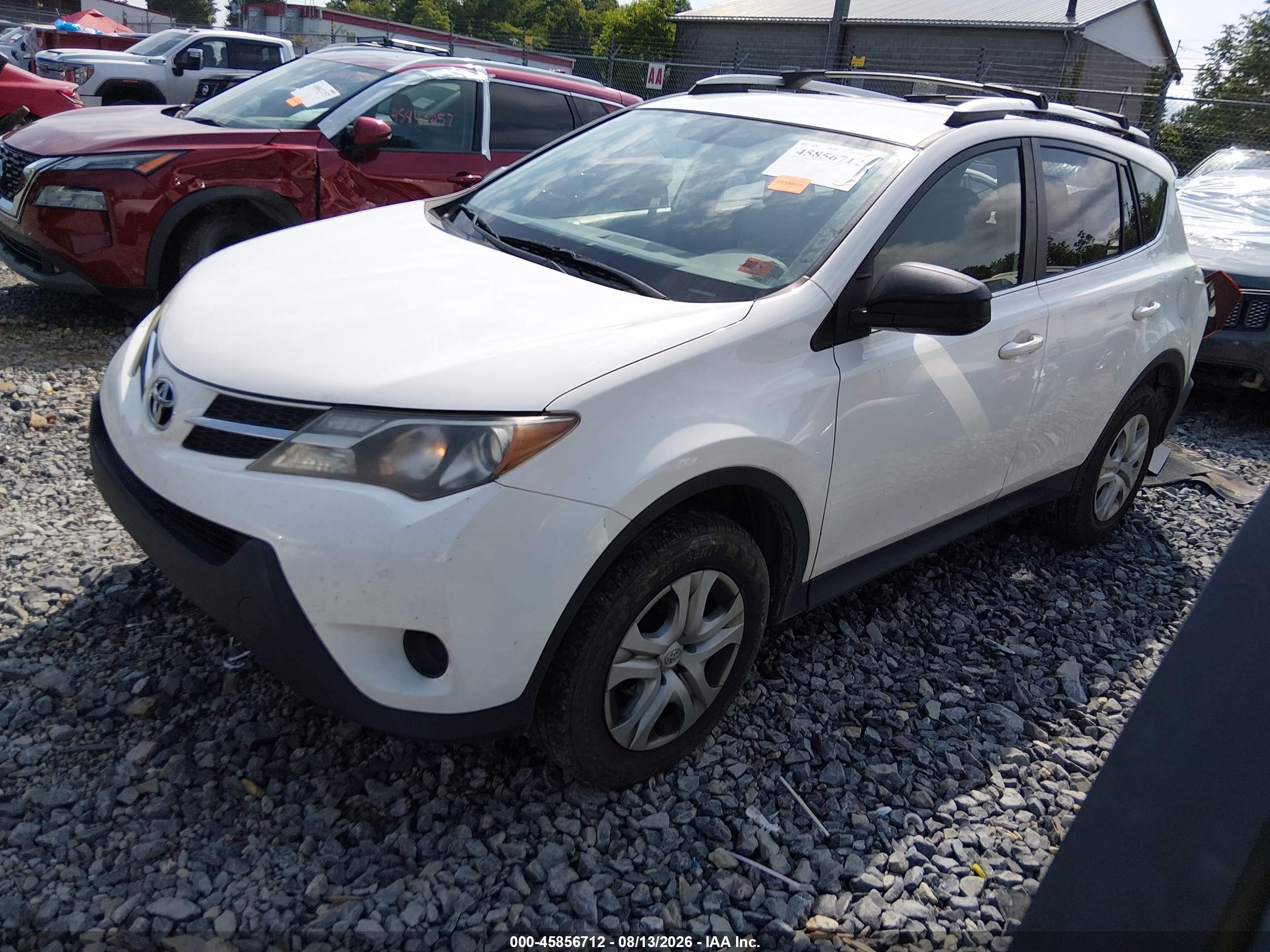 2015 Toyota Rav4 Le White vin: JTMBFREV4FJ047387