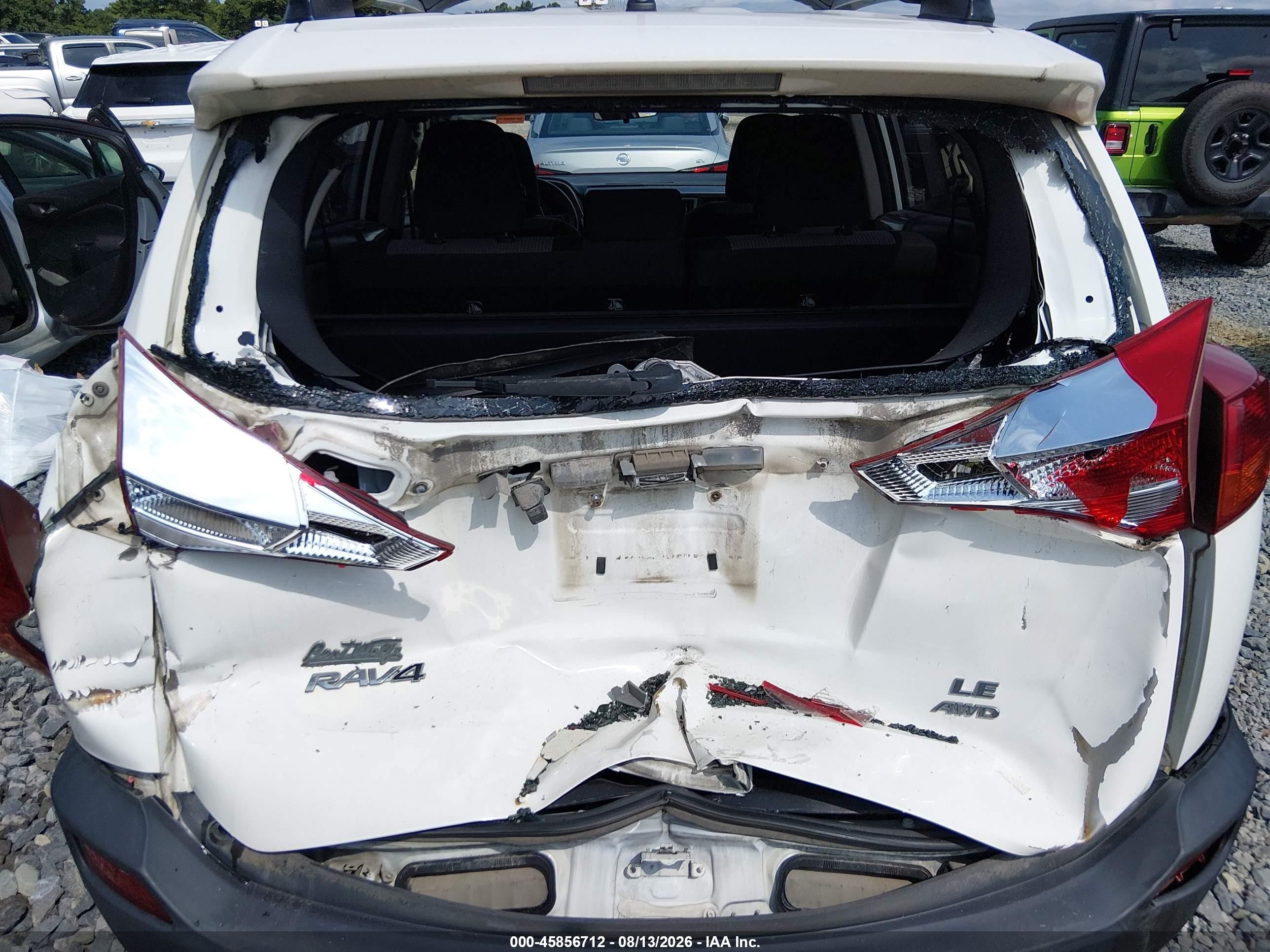 2015 Toyota Rav4 Le White vin: JTMBFREV4FJ047387