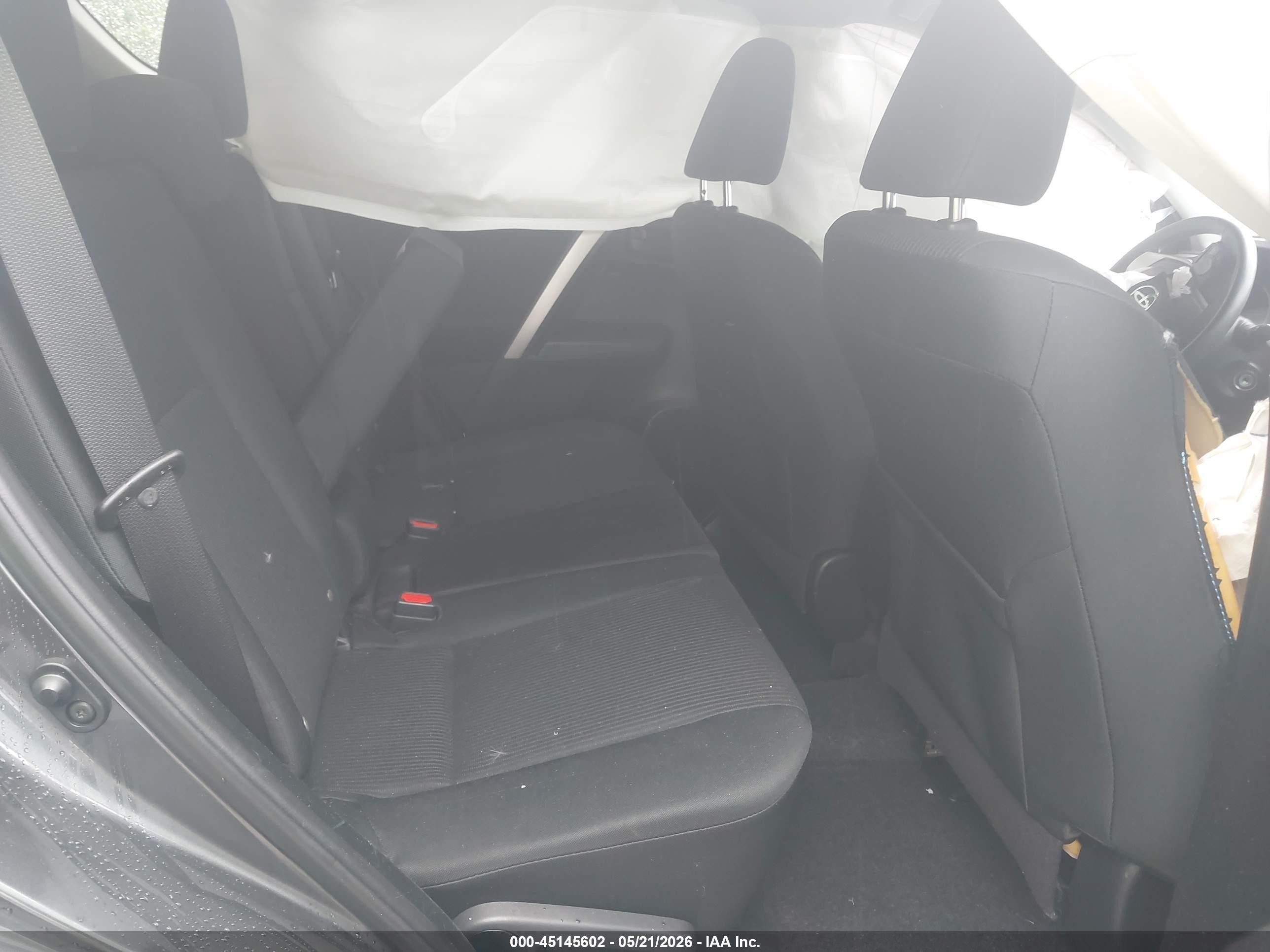 2018 Toyota Rav4 Le Gray vin: JTMBFREV4JJ232144