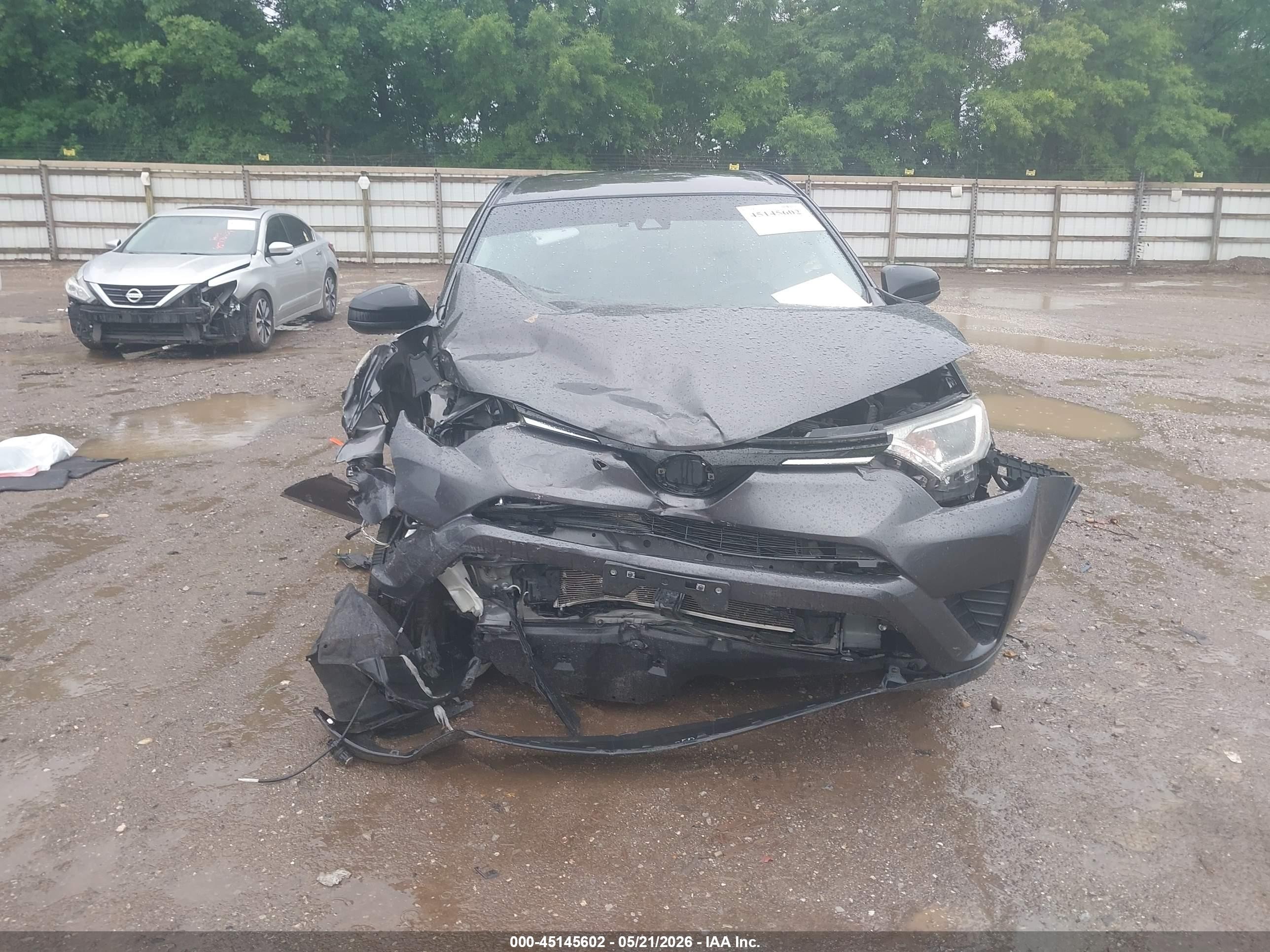 2018 Toyota Rav4 Le Gray vin: JTMBFREV4JJ232144