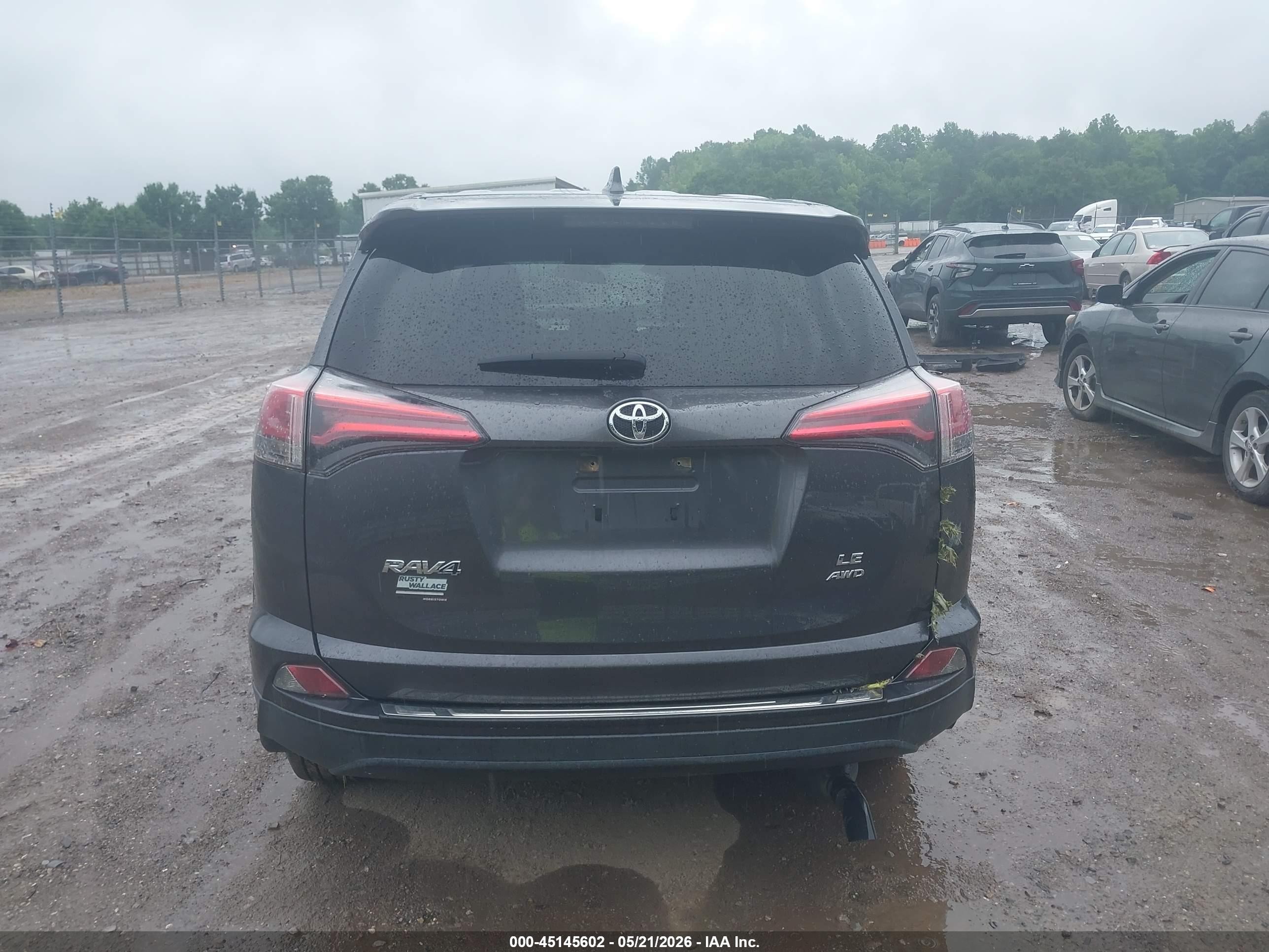 2018 Toyota Rav4 Le Gray vin: JTMBFREV4JJ232144
