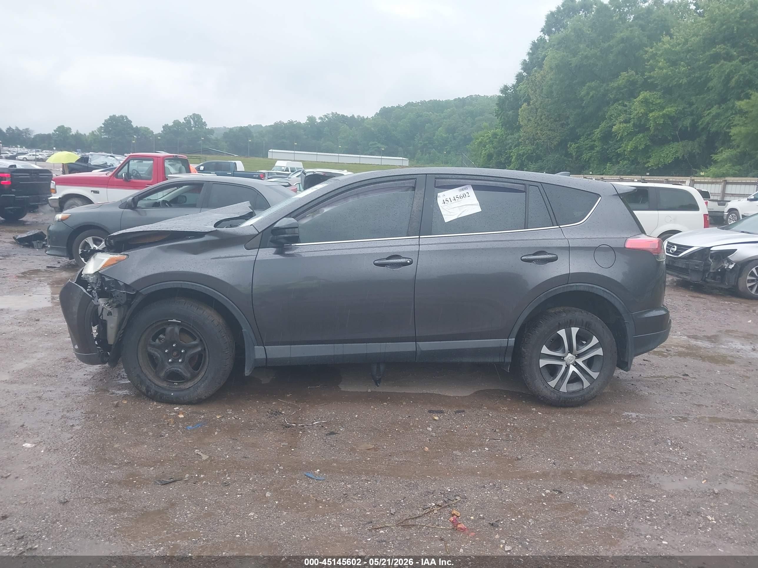 2018 Toyota Rav4 Le Gray vin: JTMBFREV4JJ232144