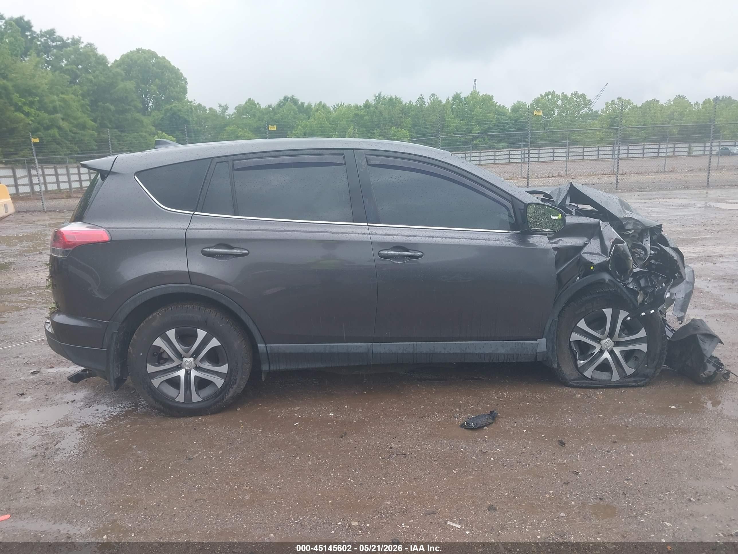 2018 Toyota Rav4 Le Gray vin: JTMBFREV4JJ232144