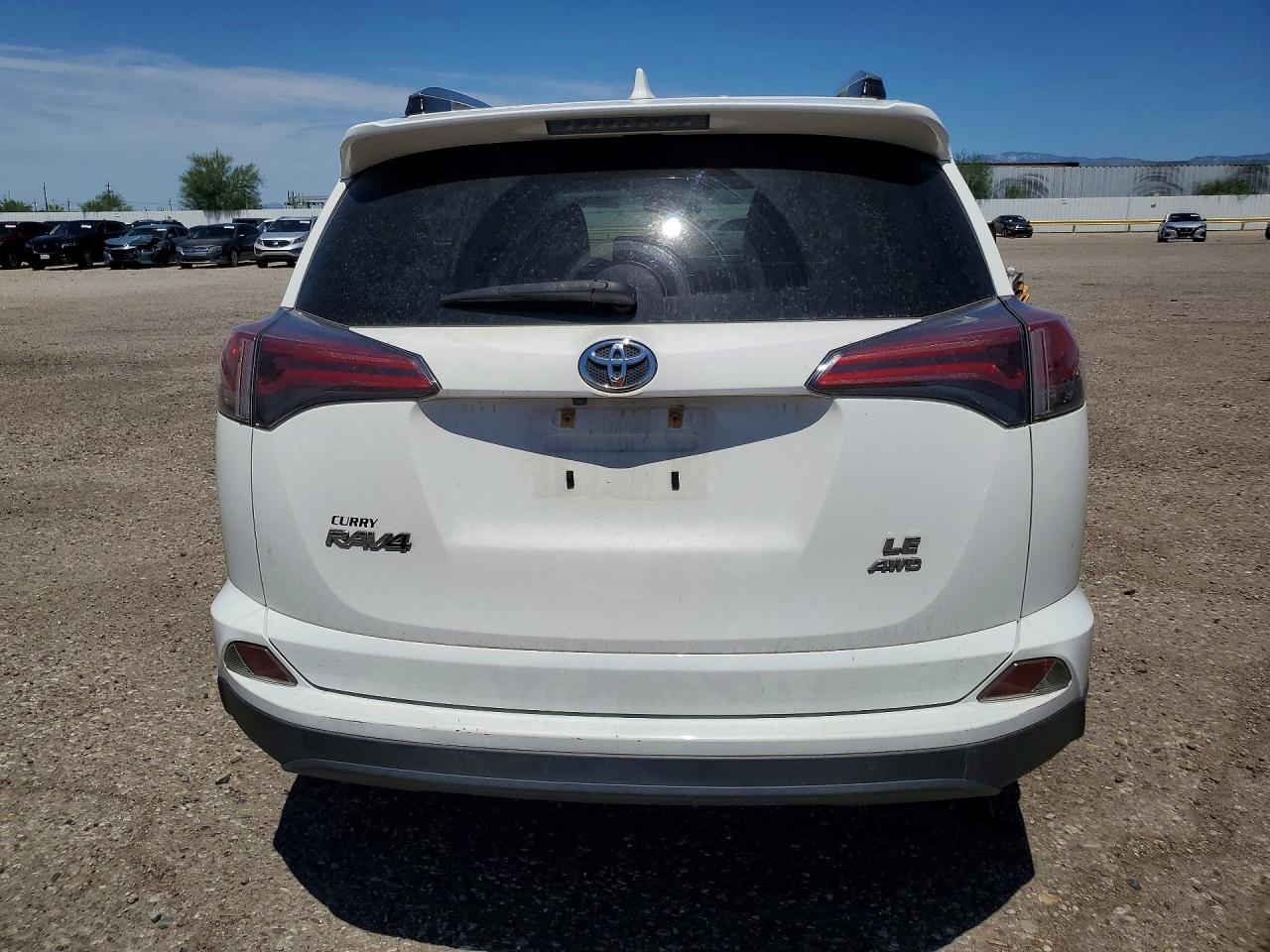 2018 Toyota Rav4 Le Белый vin: JTMBFREV4JJ740470