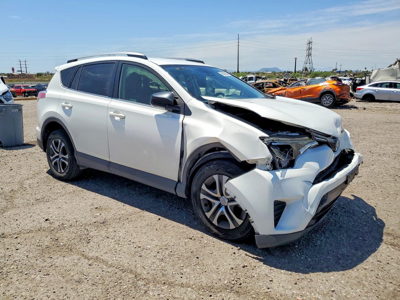 2018 Toyota Rav4 Le Белый vin: JTMBFREV4JJ740470