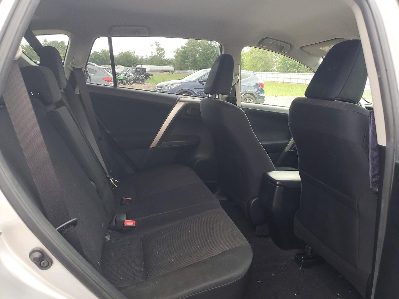 2014 Toyota Rav4 Le Серебряный vin: JTMBFREV5EJ004742
