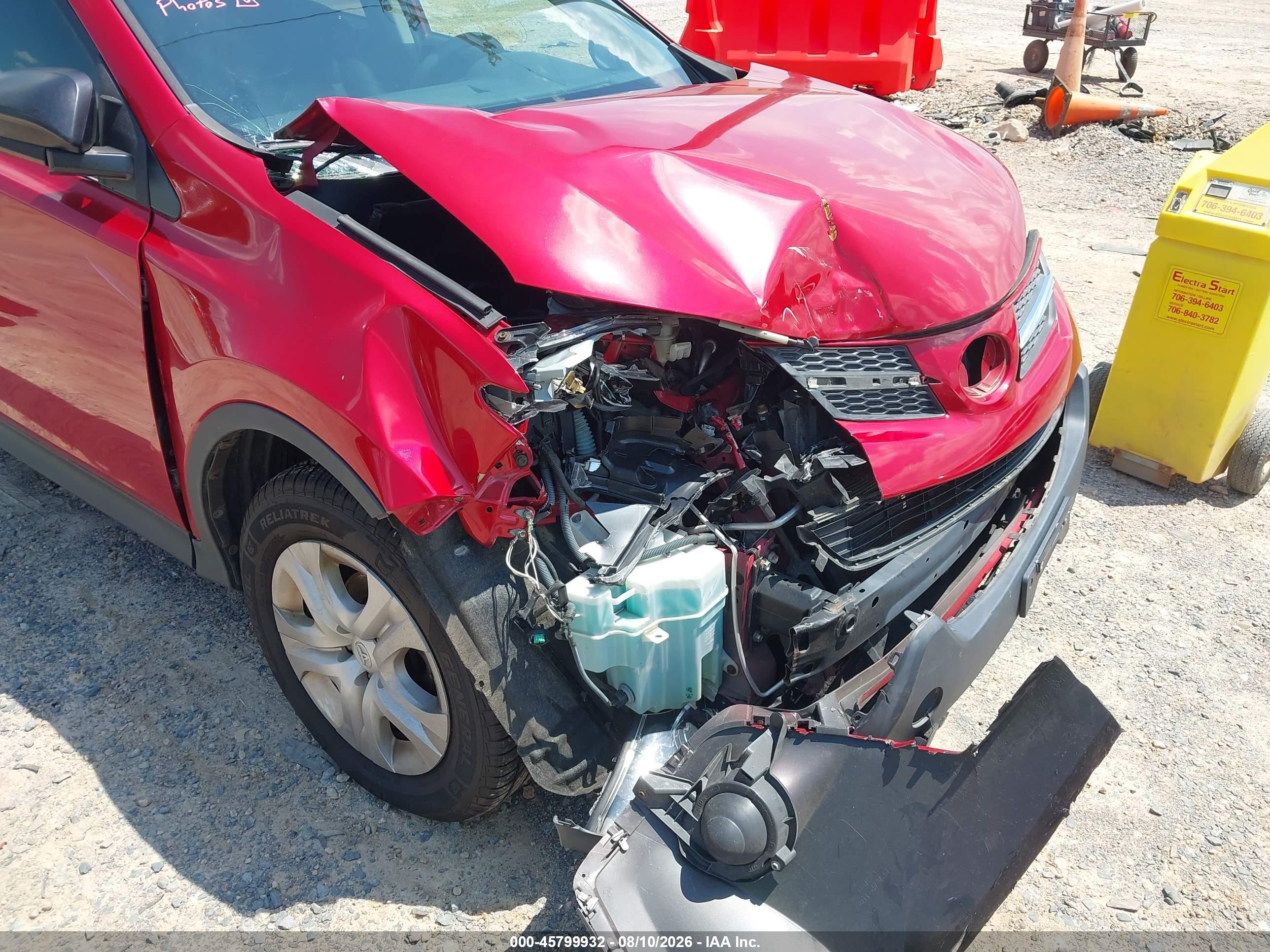 2015 Toyota Rav4 Le Red vin: JTMBFREV5FD110477