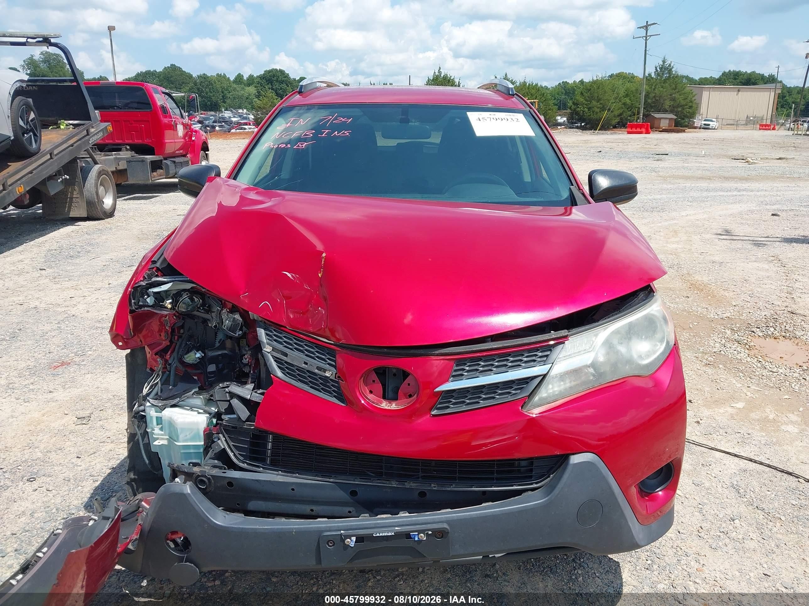 2015 Toyota Rav4 Le Red vin: JTMBFREV5FD110477