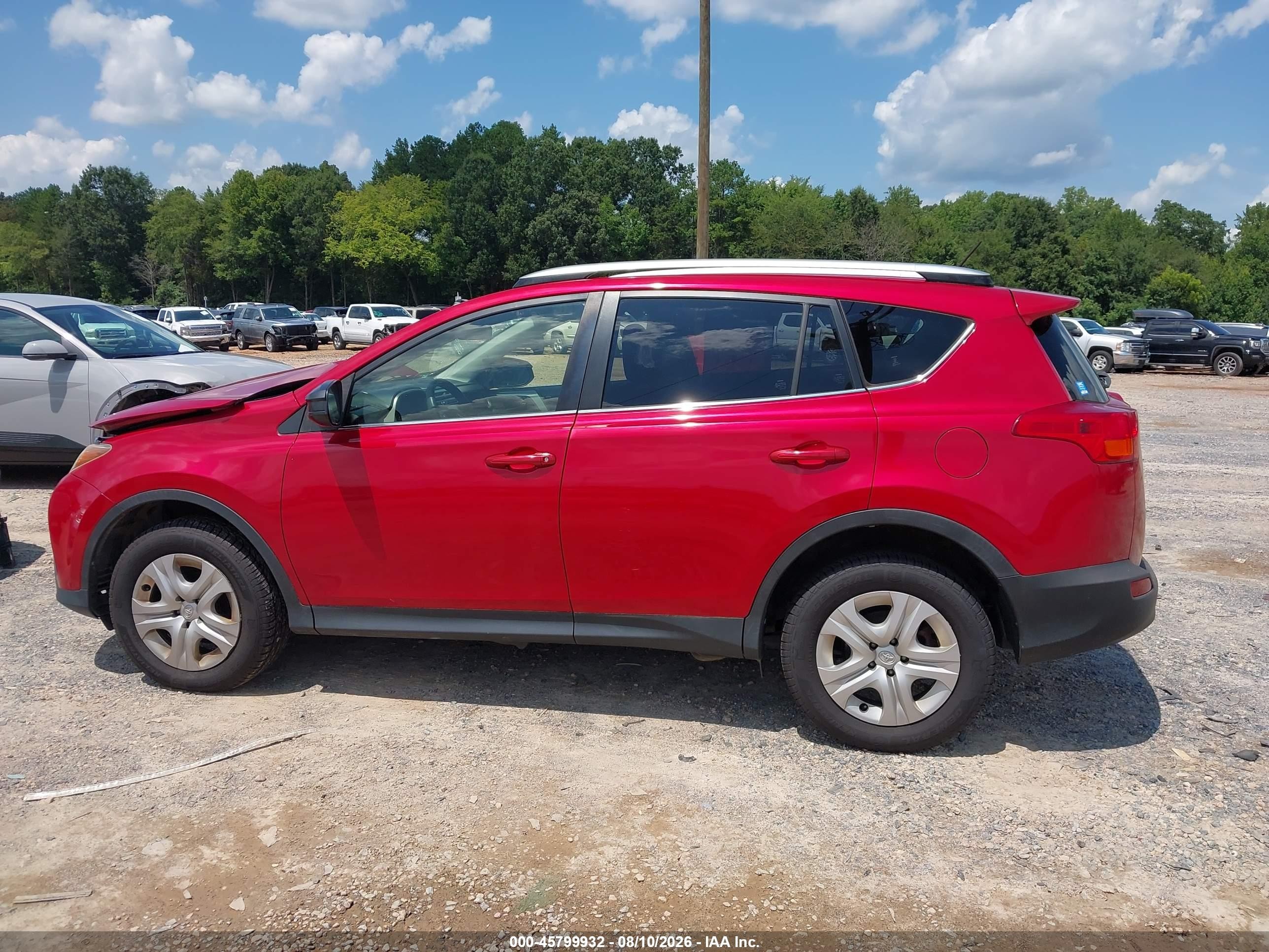 2015 Toyota Rav4 Le Red vin: JTMBFREV5FD110477