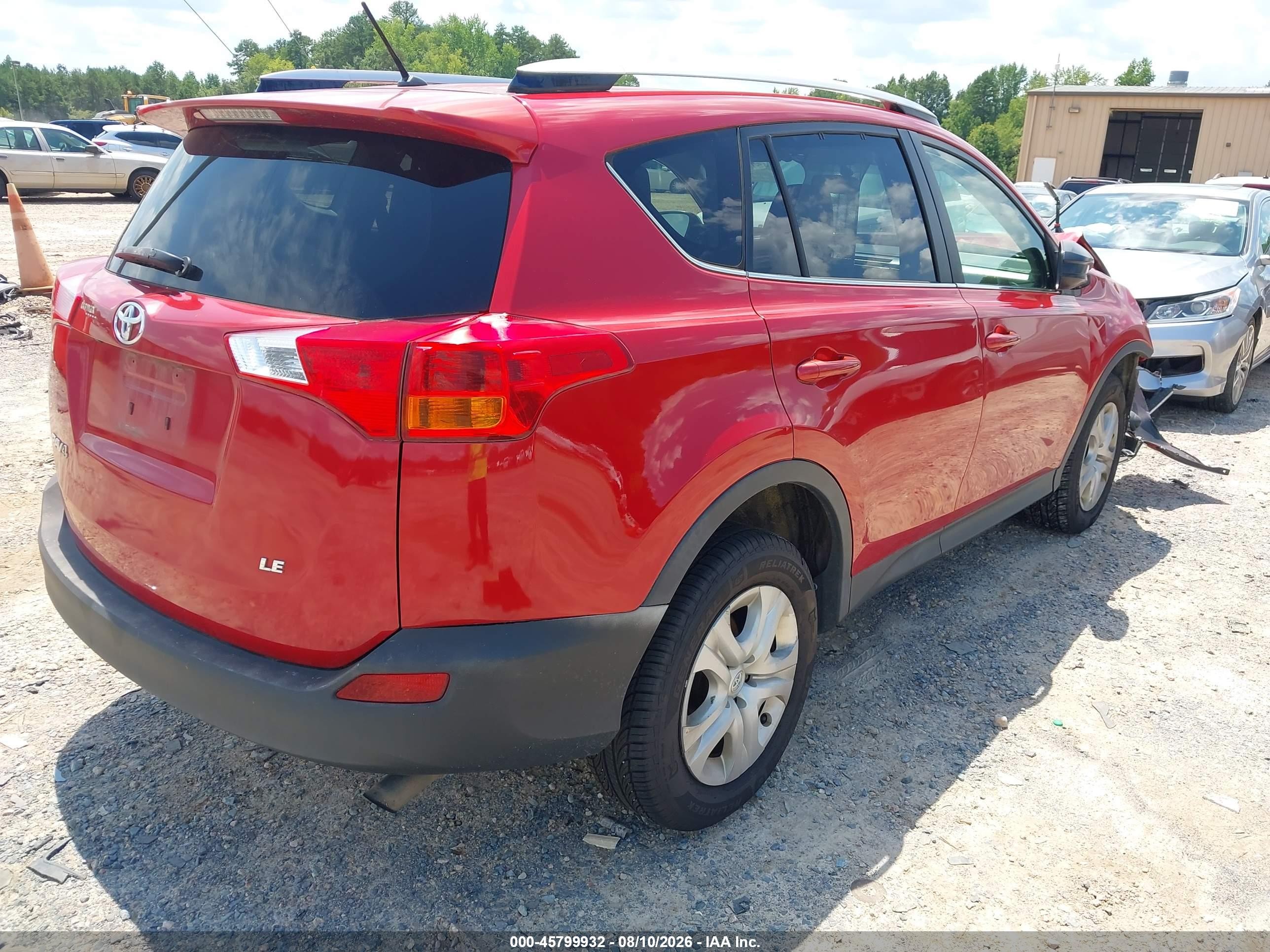 2015 Toyota Rav4 Le Red vin: JTMBFREV5FD110477