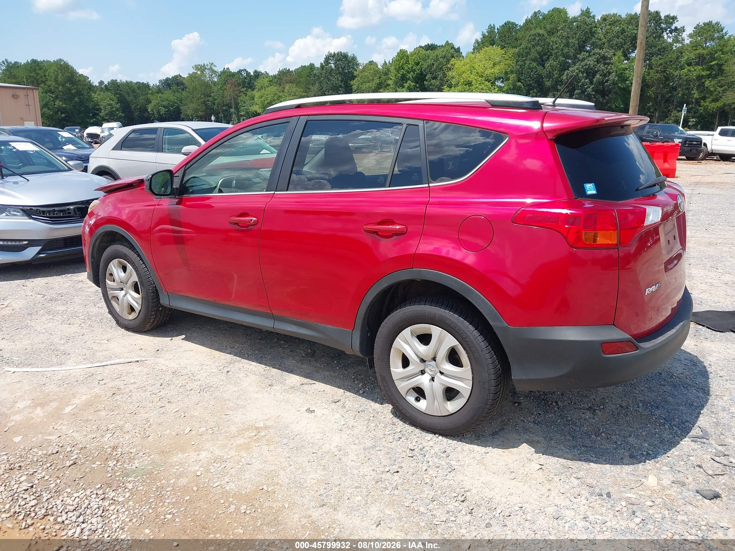 2015 Toyota Rav4 Le Red vin: JTMBFREV5FD110477