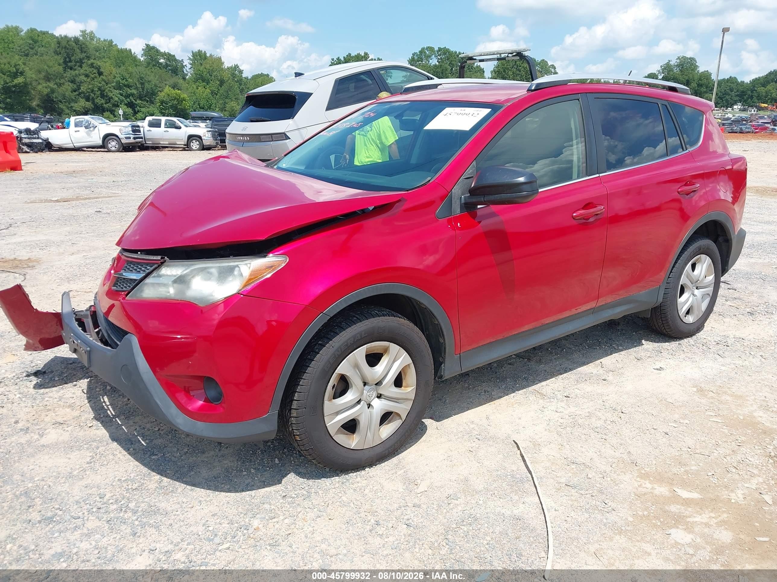 2015 Toyota Rav4 Le Red vin: JTMBFREV5FD110477