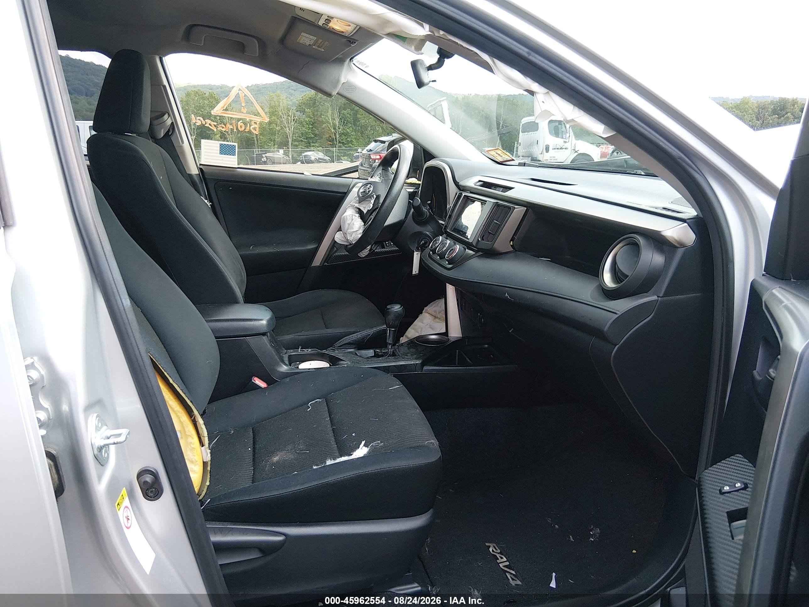 2015 Toyota Rav4 Le Серебряный vin: JTMBFREV5FD112178