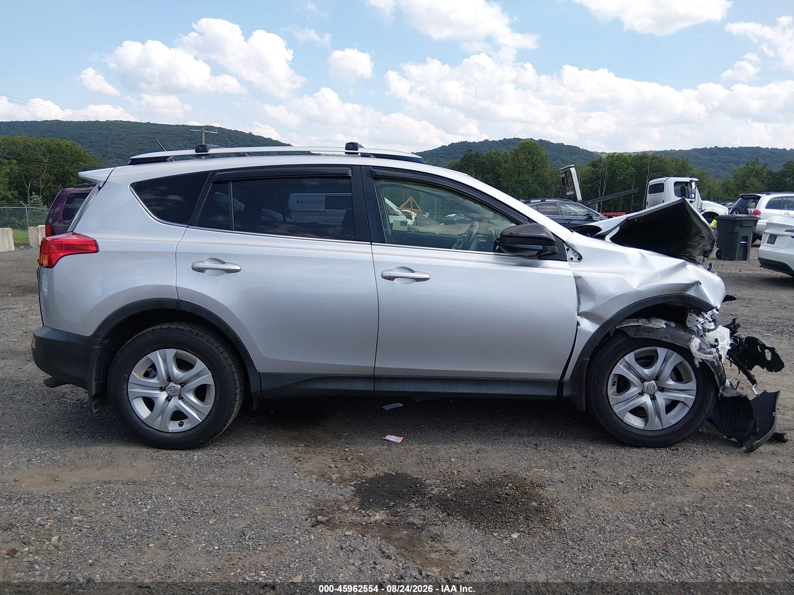 2015 Toyota Rav4 Le Серебряный vin: JTMBFREV5FD112178