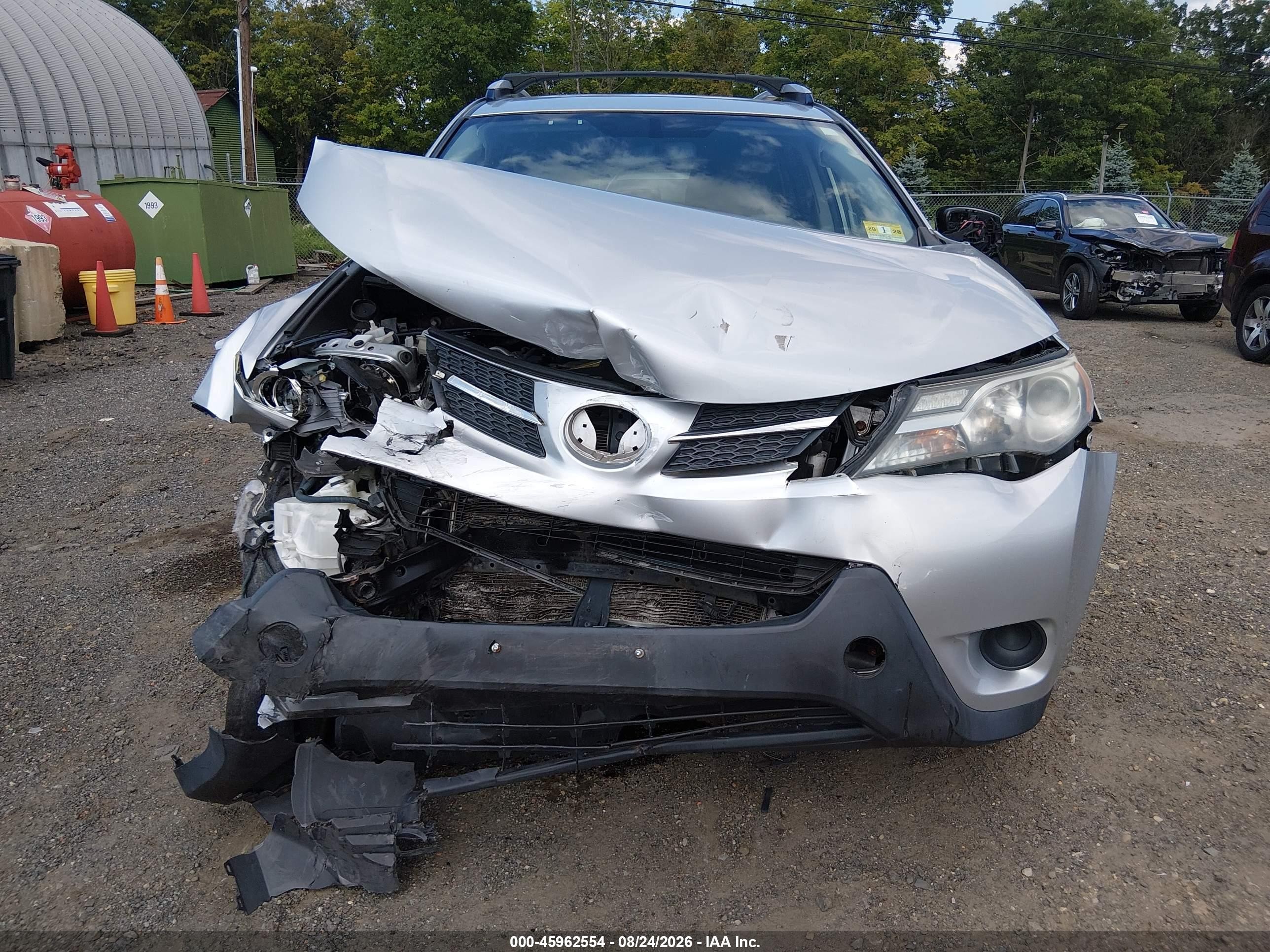 2015 Toyota Rav4 Le Серебряный vin: JTMBFREV5FD112178
