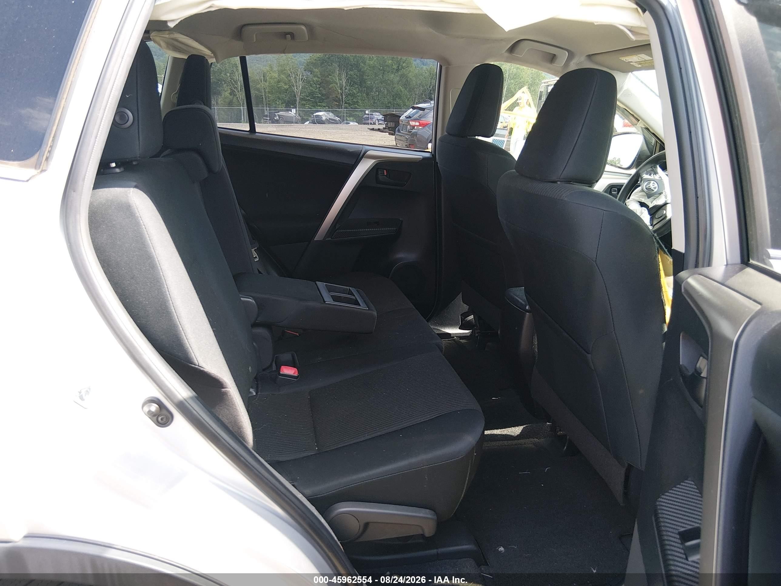 2015 Toyota Rav4 Le Серебряный vin: JTMBFREV5FD112178