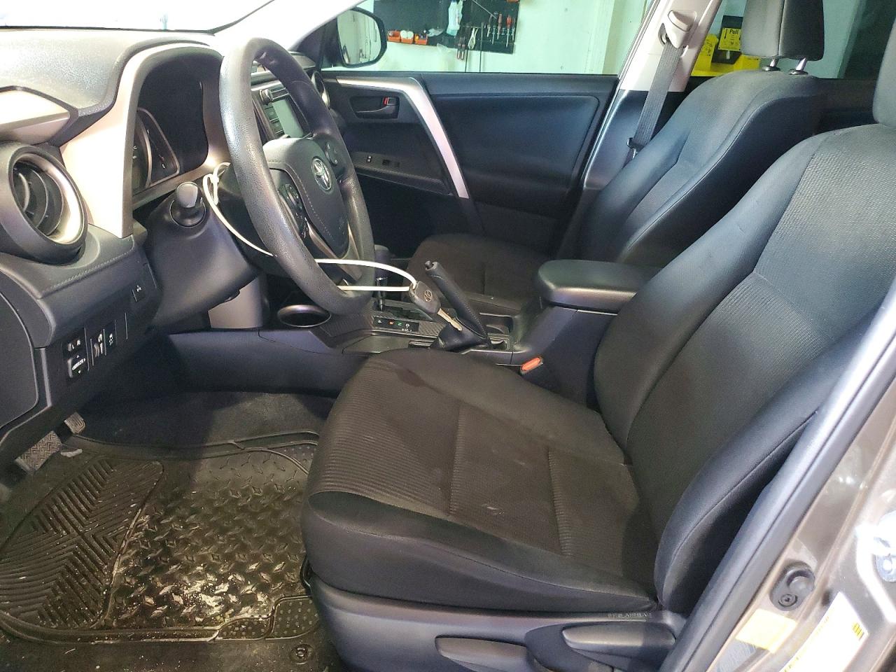 2015 Toyota Rav4 Le Tan vin: JTMBFREV5FD120295