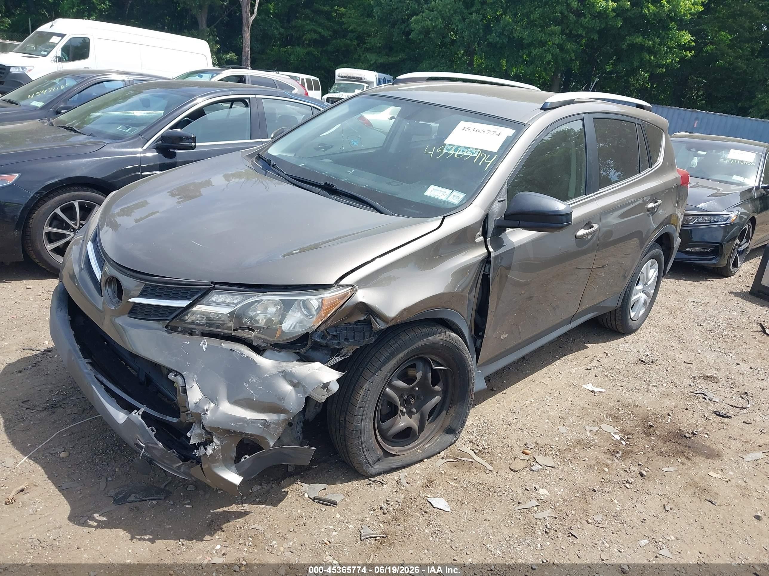 2015 Toyota Rav4 Le Gray vin: JTMBFREV5FD128851