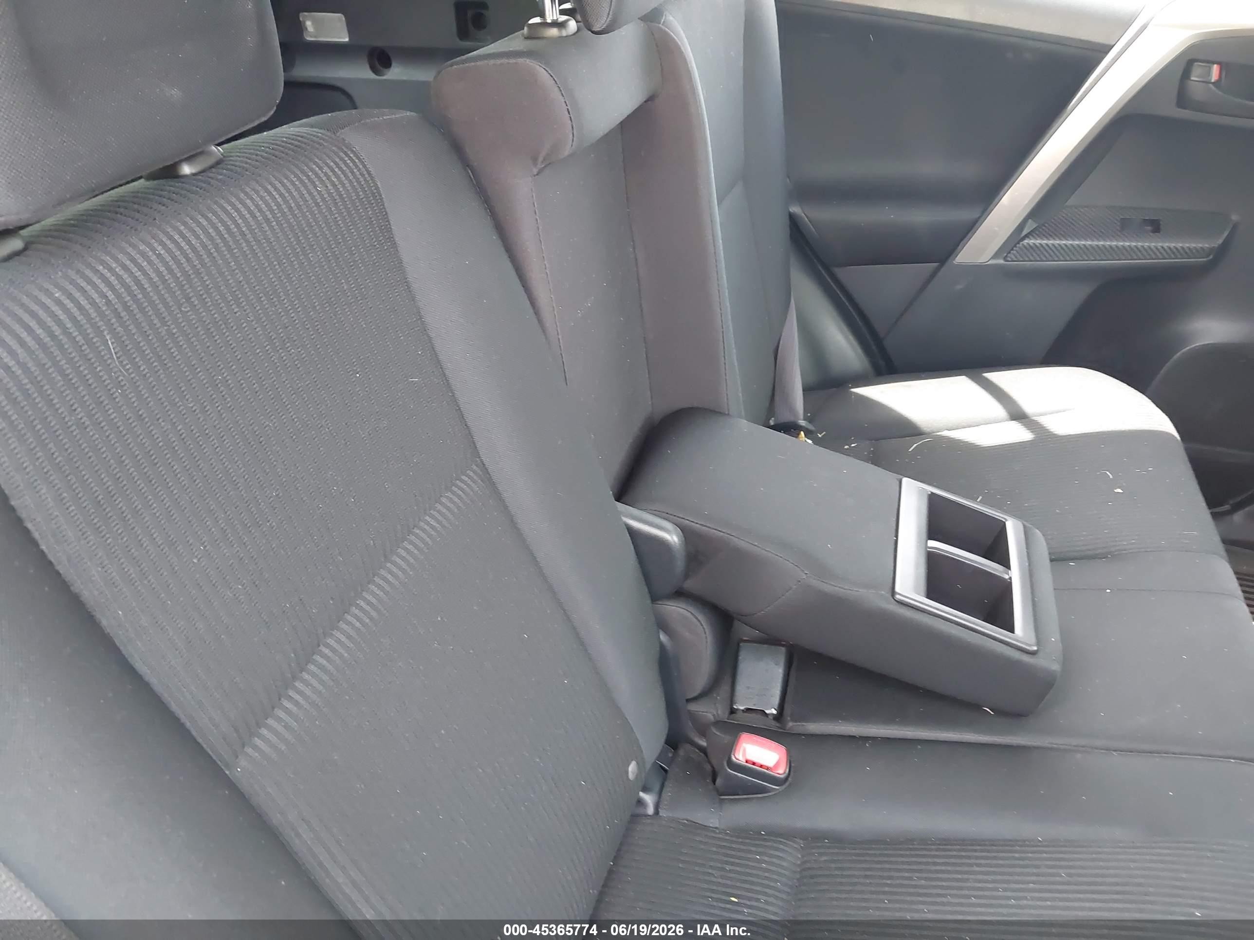 2015 Toyota Rav4 Le Gray vin: JTMBFREV5FD128851