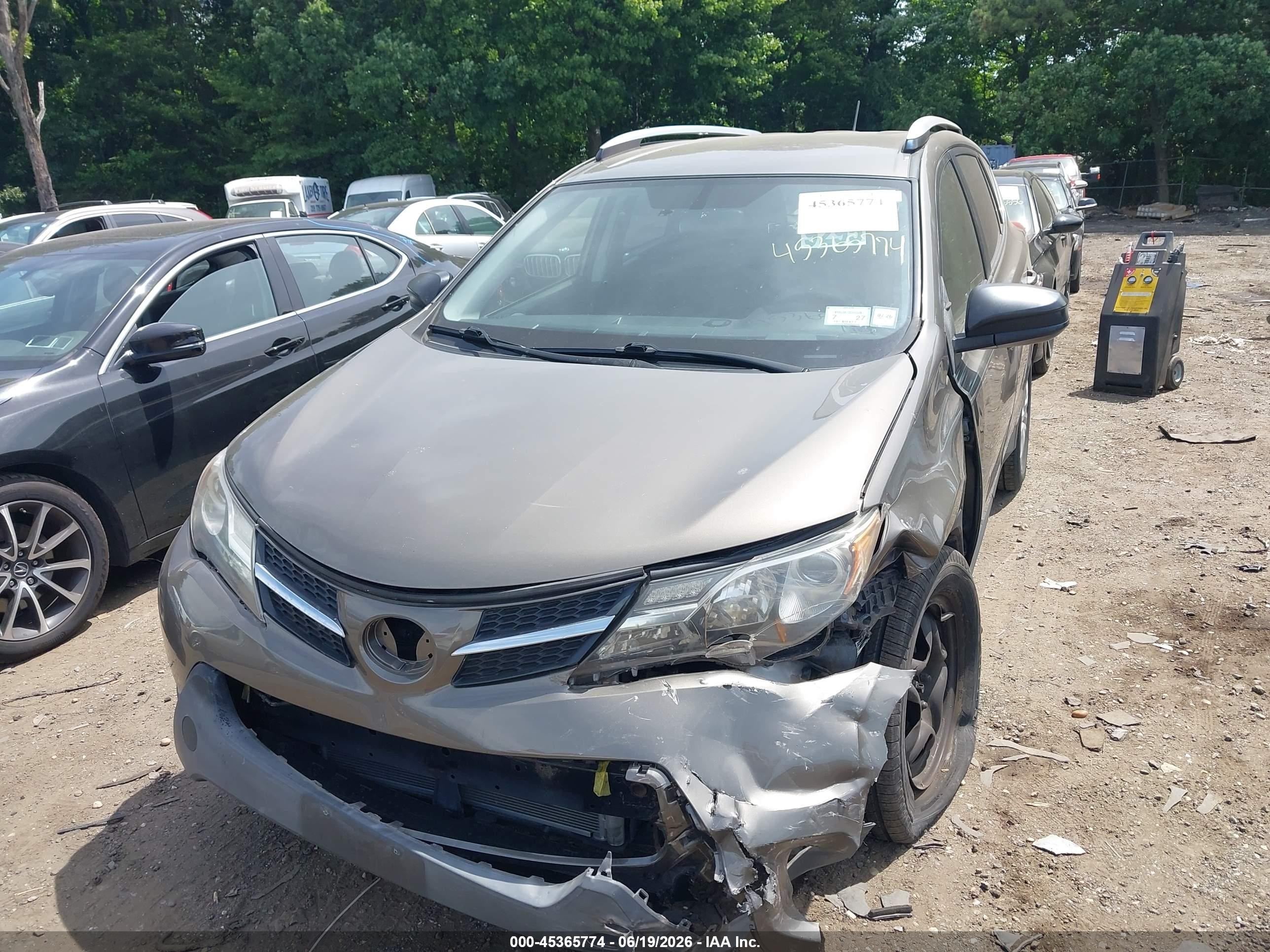 2015 Toyota Rav4 Le Gray vin: JTMBFREV5FD128851