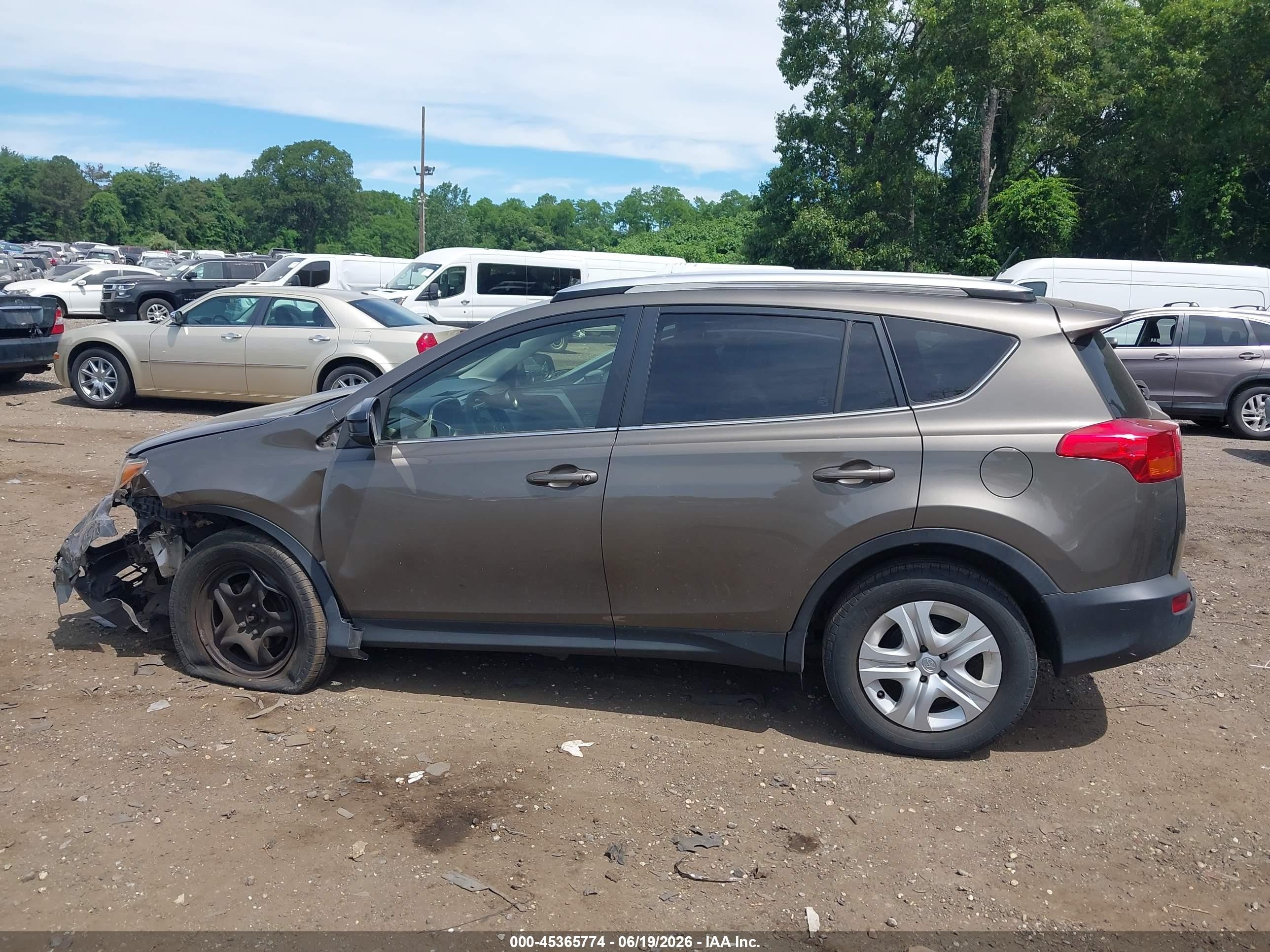2015 Toyota Rav4 Le Gray vin: JTMBFREV5FD128851