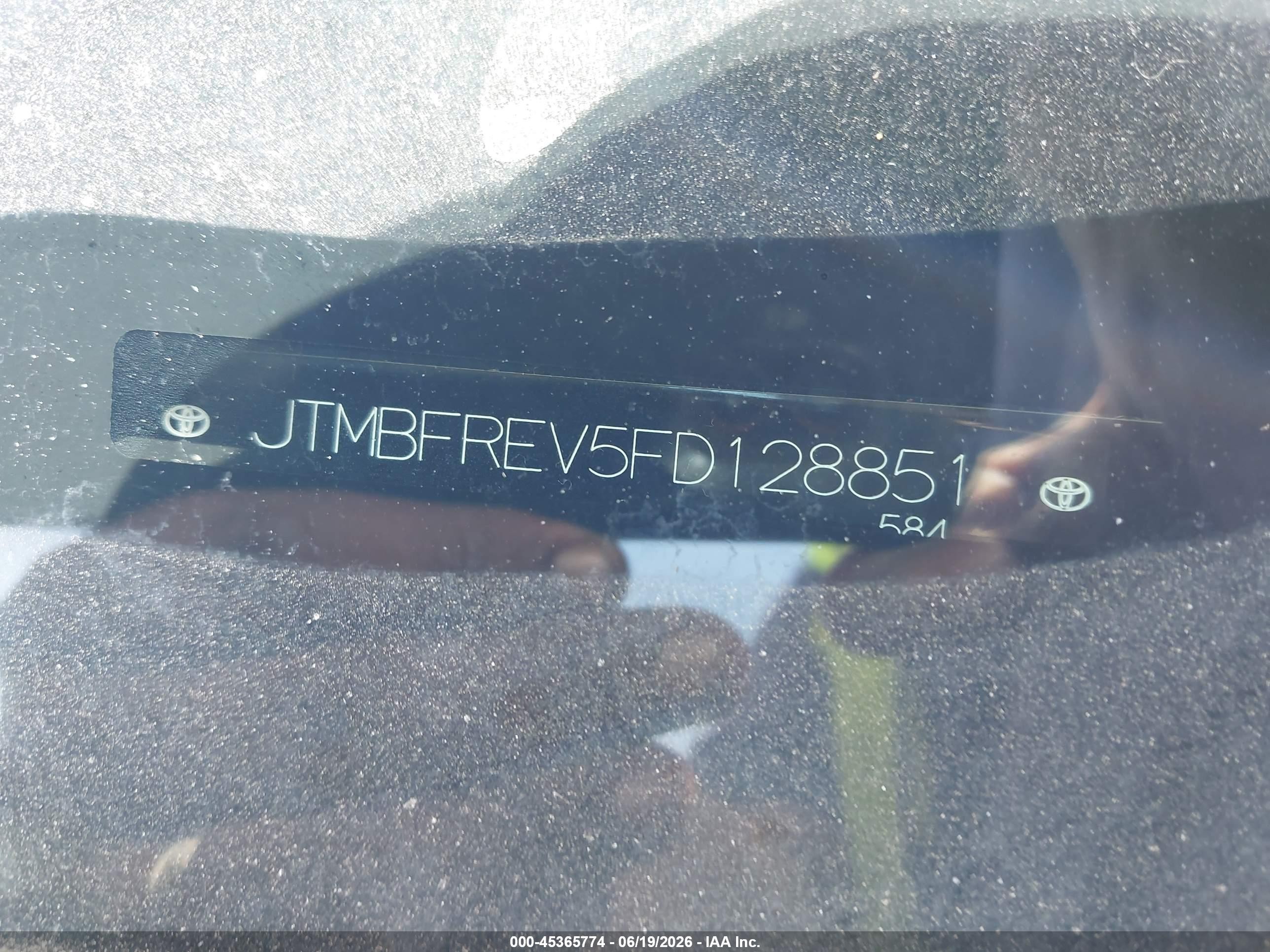 2015 Toyota Rav4 Le Gray vin: JTMBFREV5FD128851