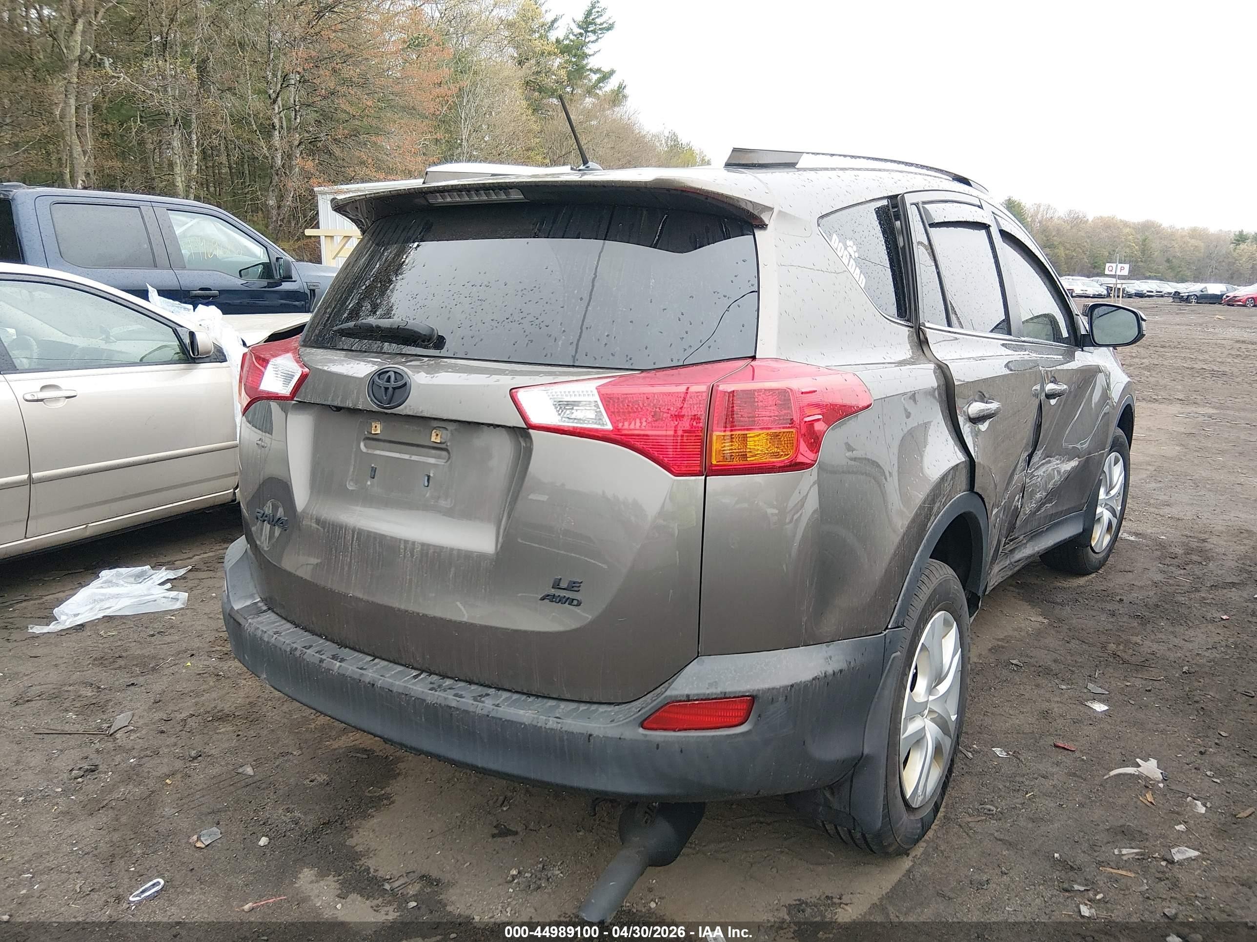 2015 Toyota Rav4 Le Brown vin: JTMBFREV5FD130177