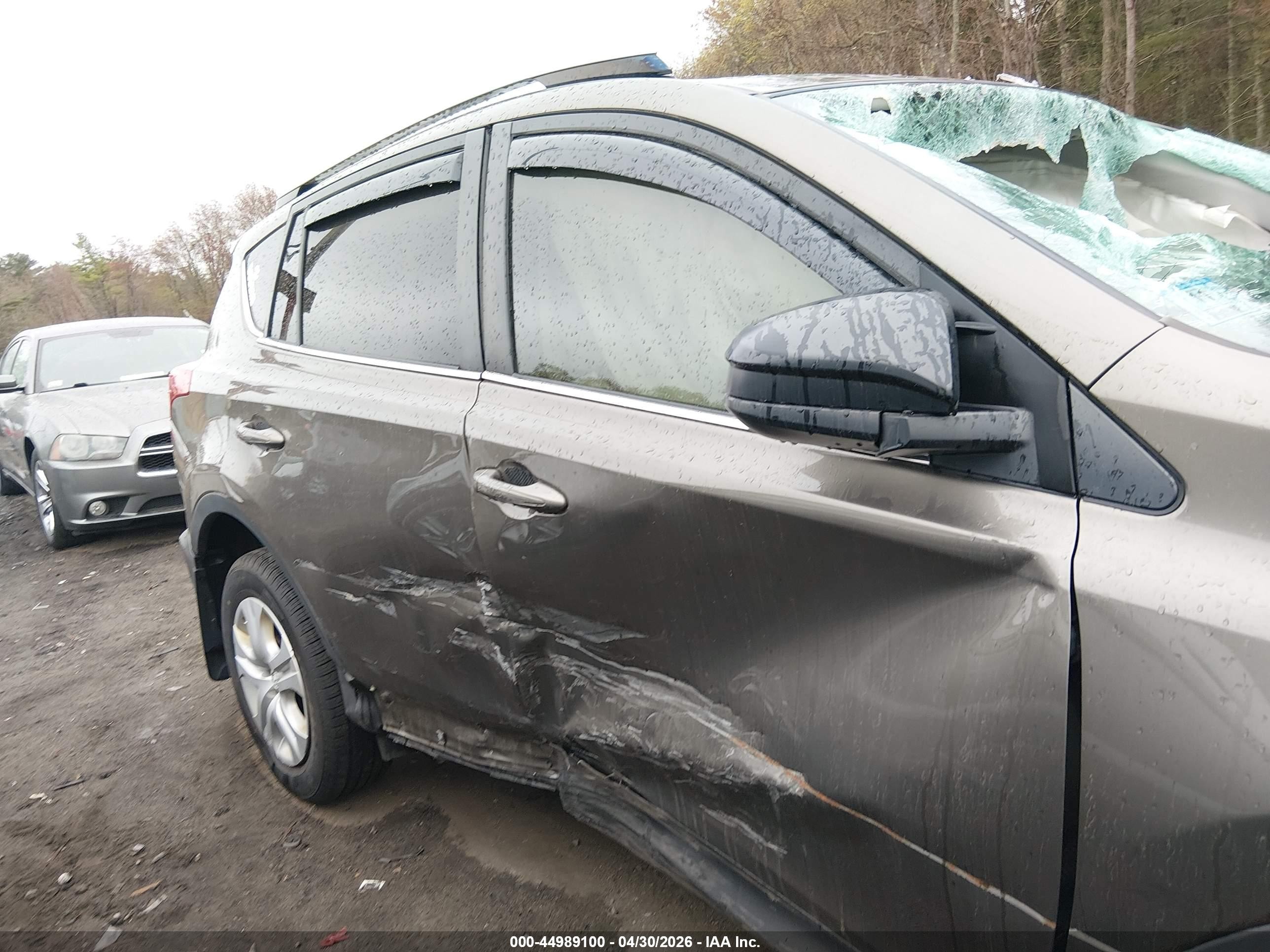 2015 Toyota Rav4 Le Brown vin: JTMBFREV5FD130177