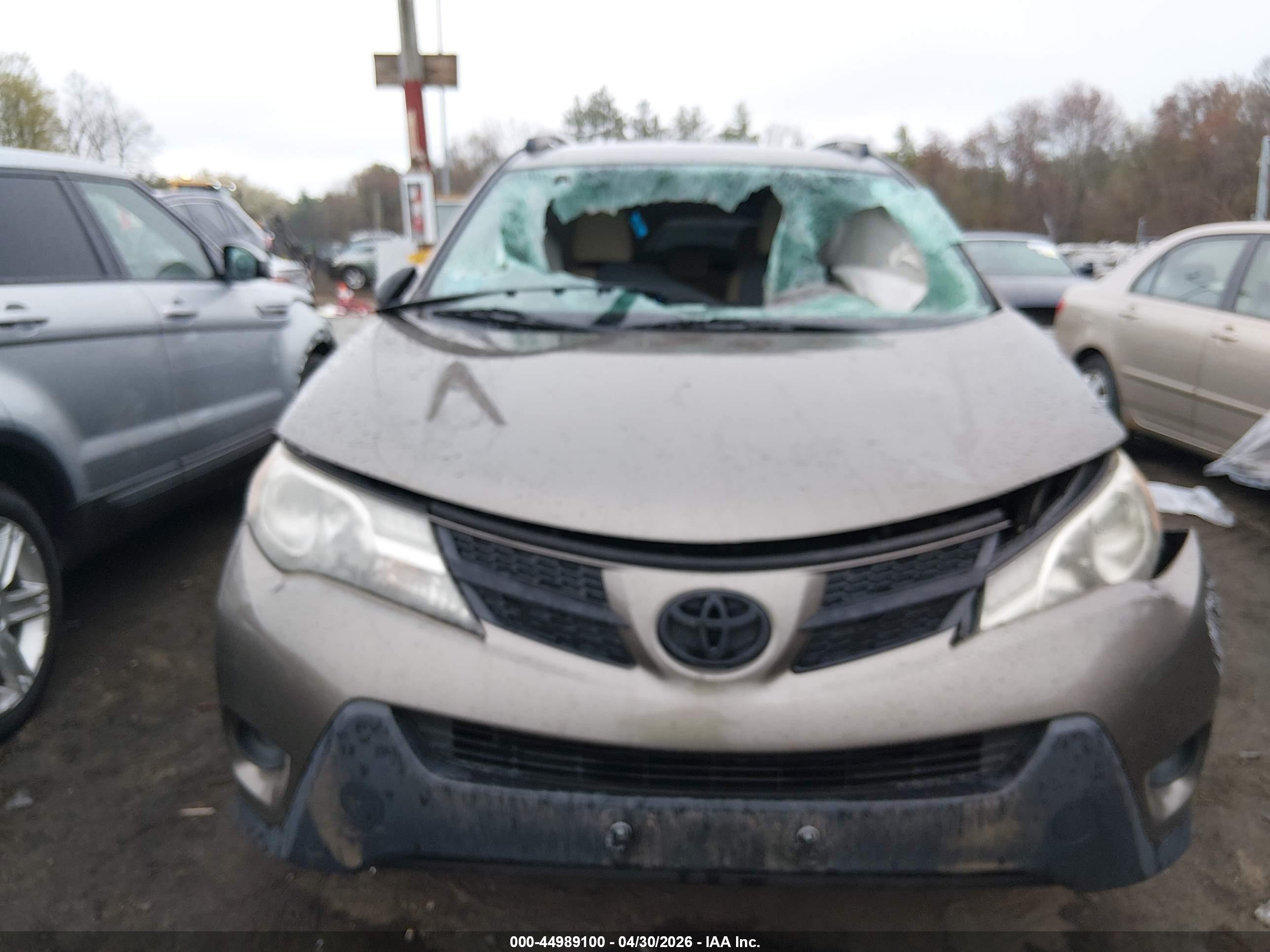 2015 Toyota Rav4 Le Brown vin: JTMBFREV5FD130177